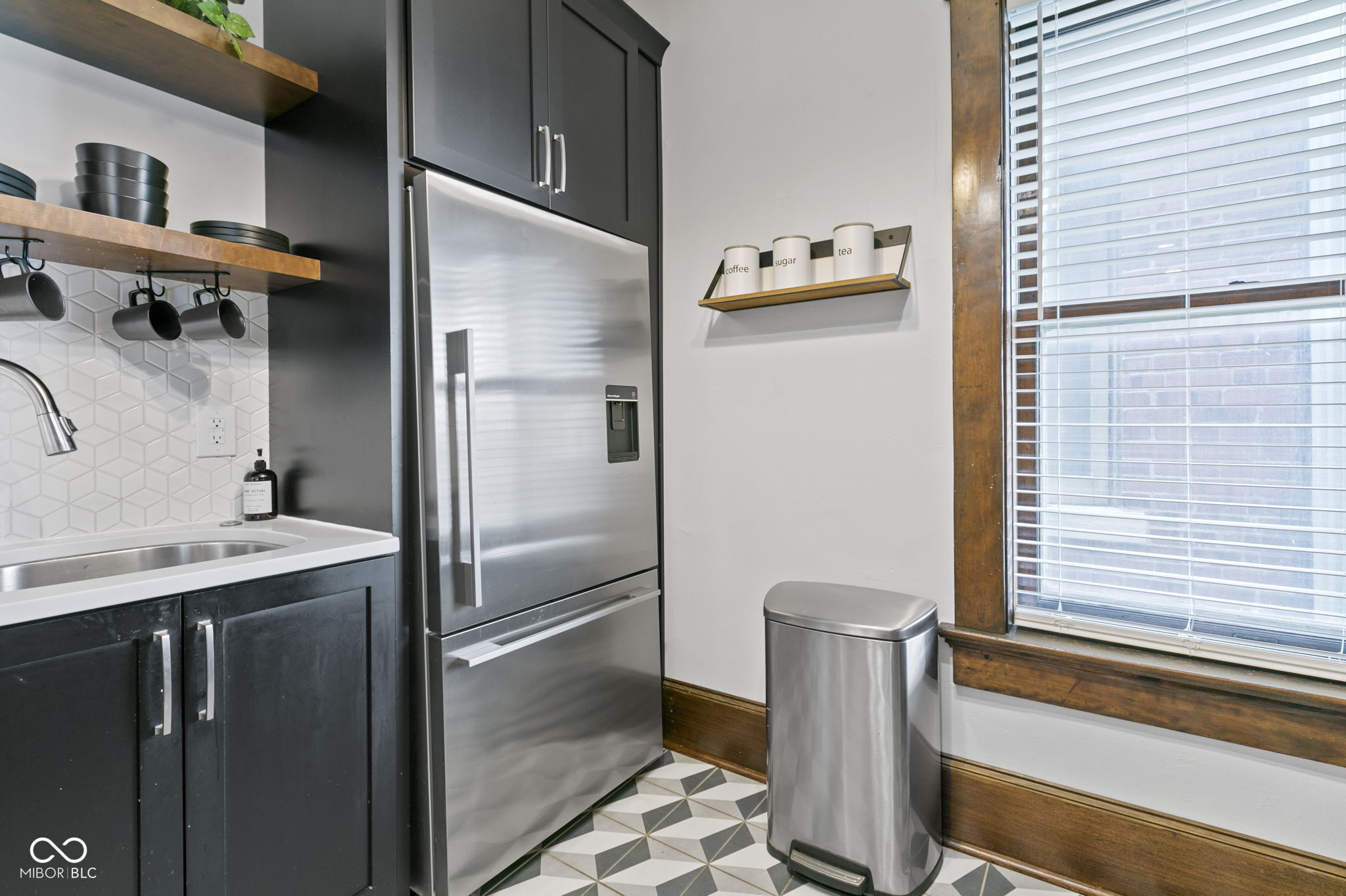 108 E Saint Clair Street Unit: E