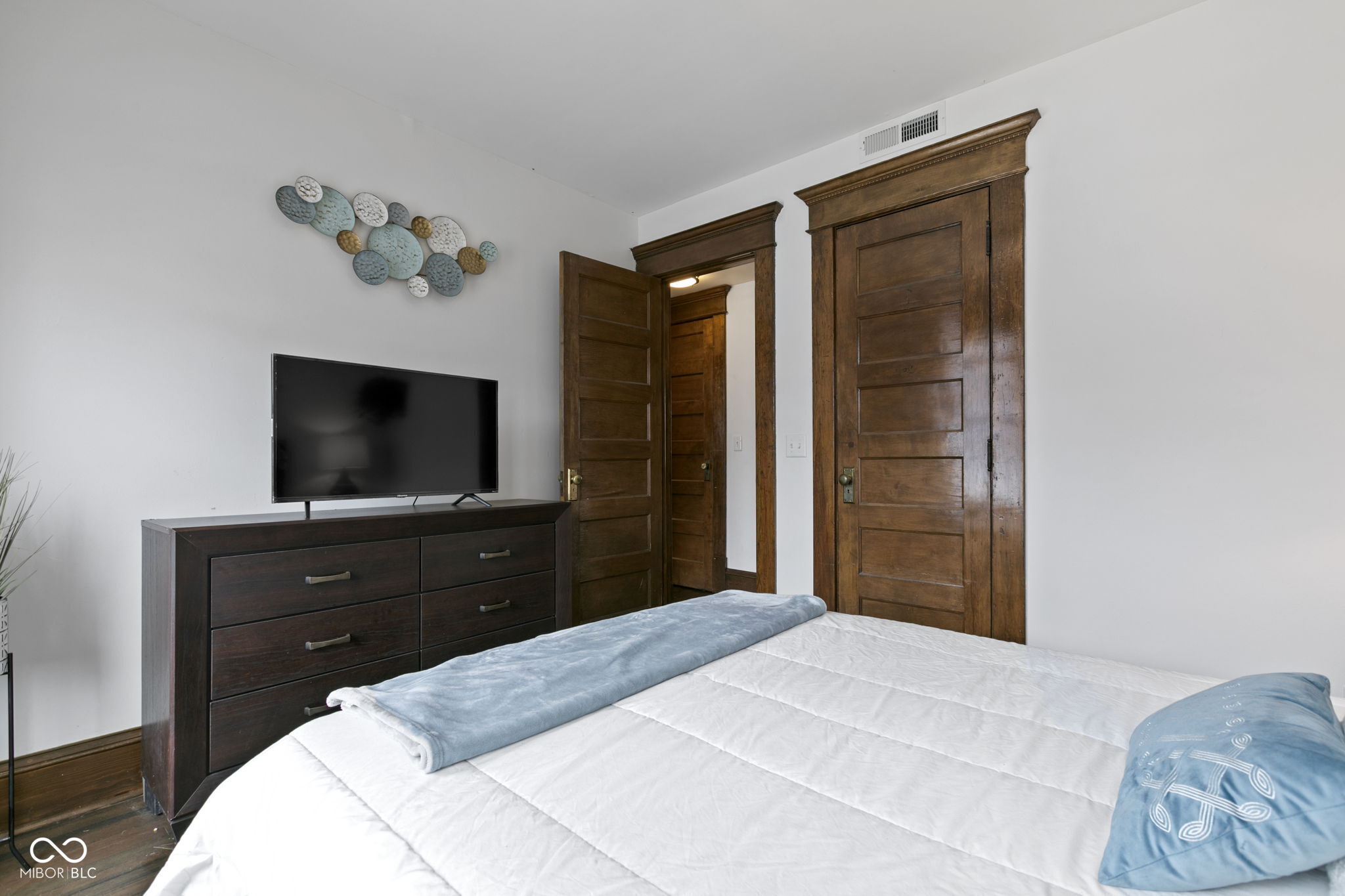 108 E Saint Clair Street Unit: E