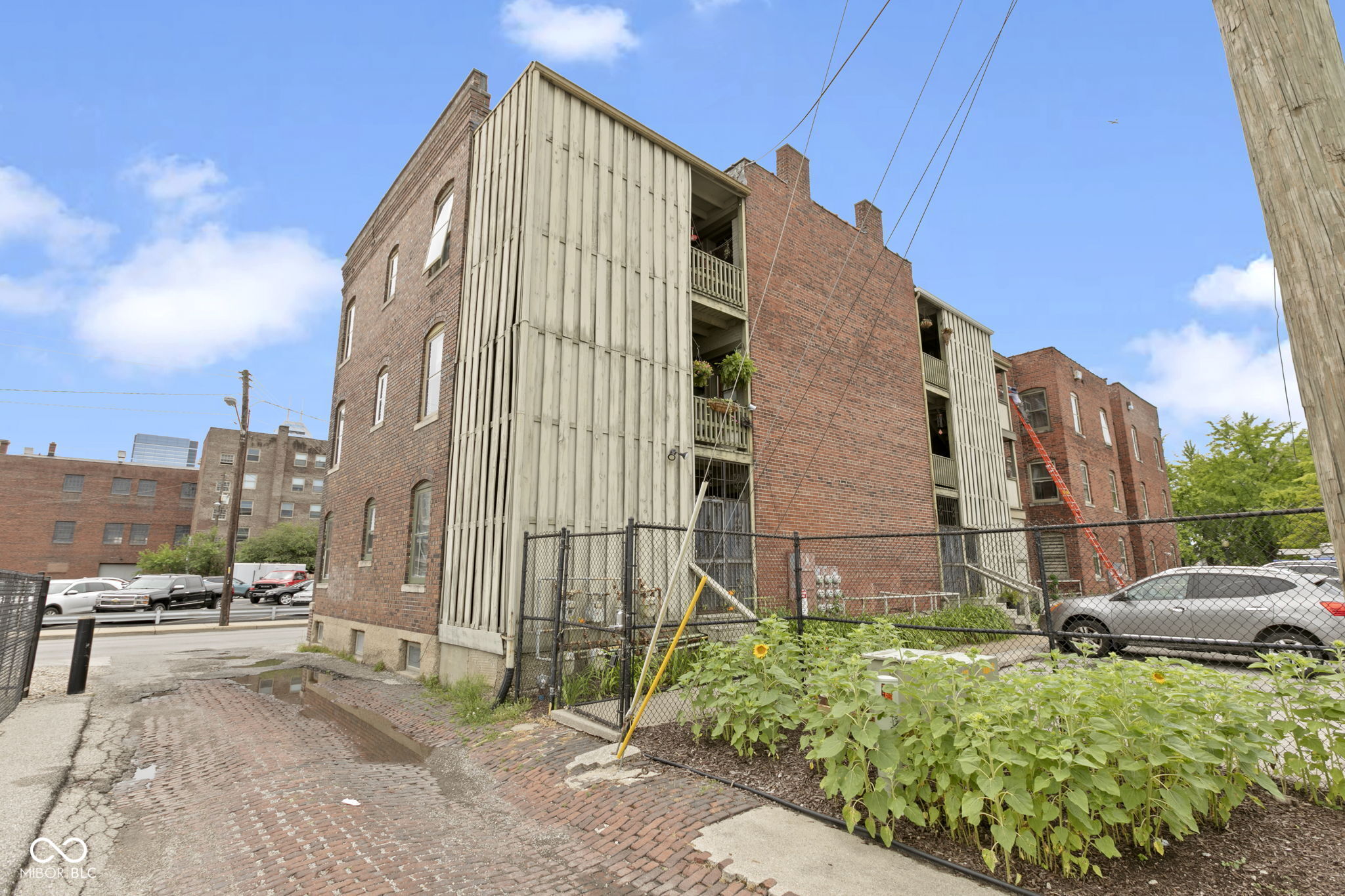 108 E Saint Clair Street Unit: E