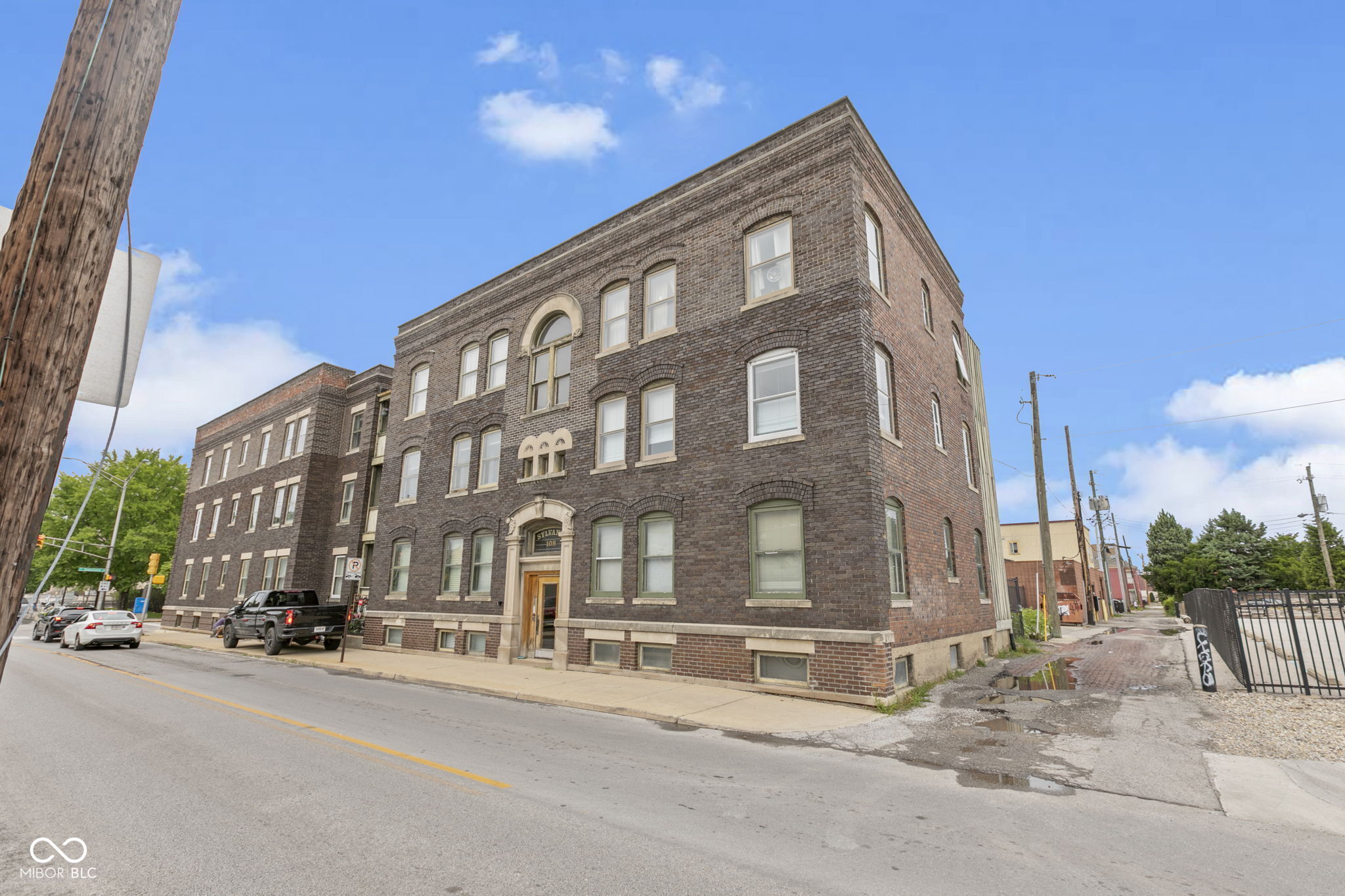 108 E Saint Clair Street Unit: E