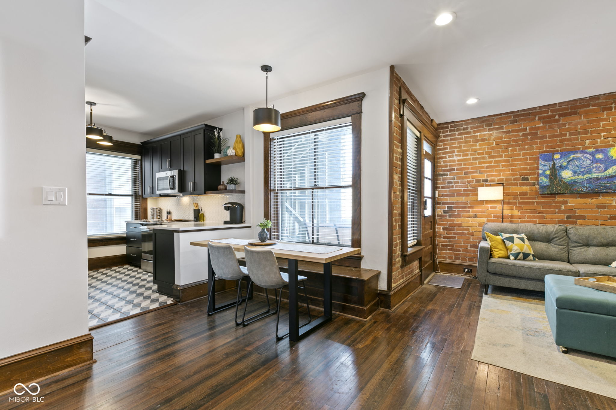 108 E Saint Clair Street Unit: E