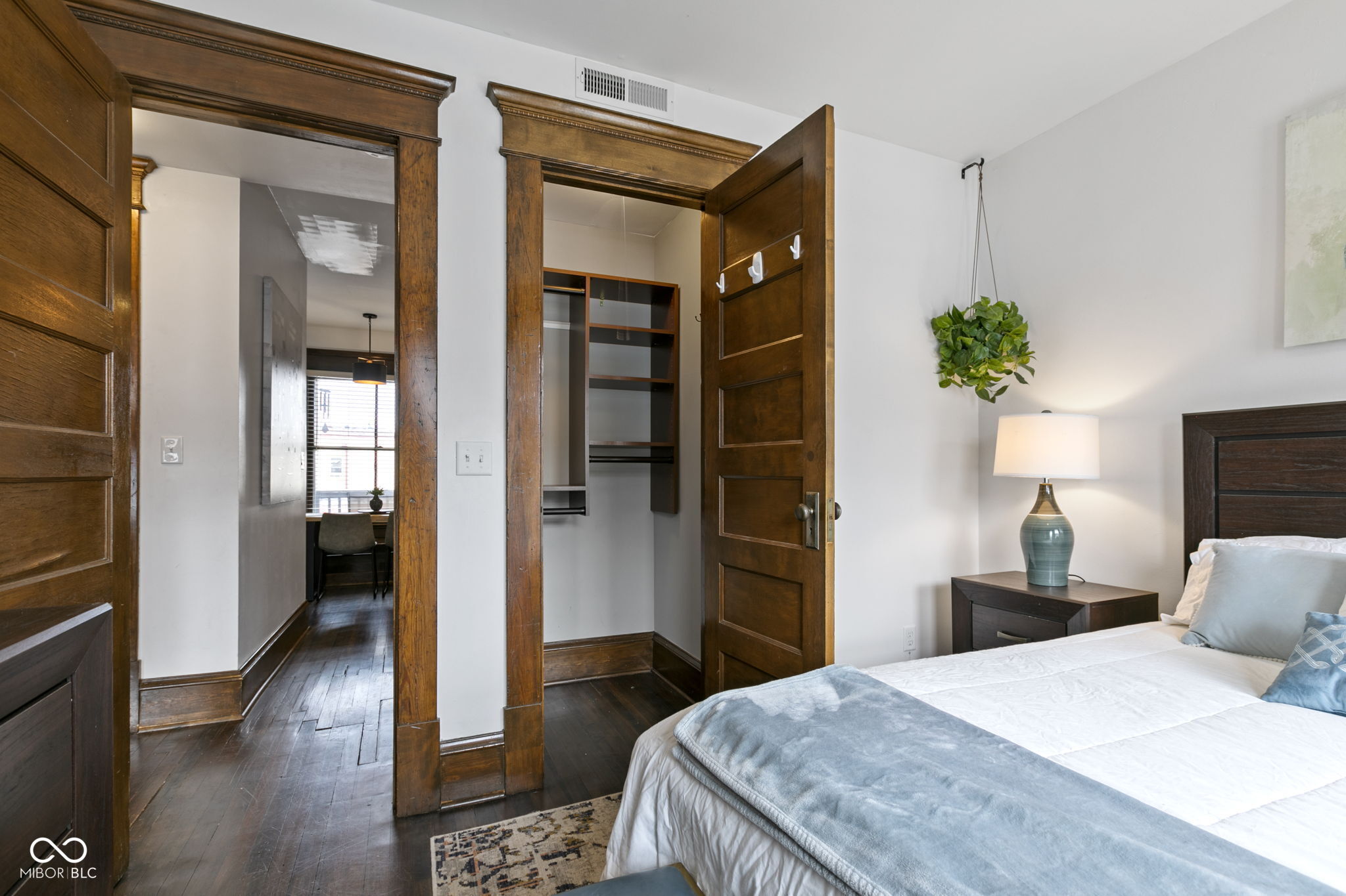 108 E Saint Clair Street Unit: E