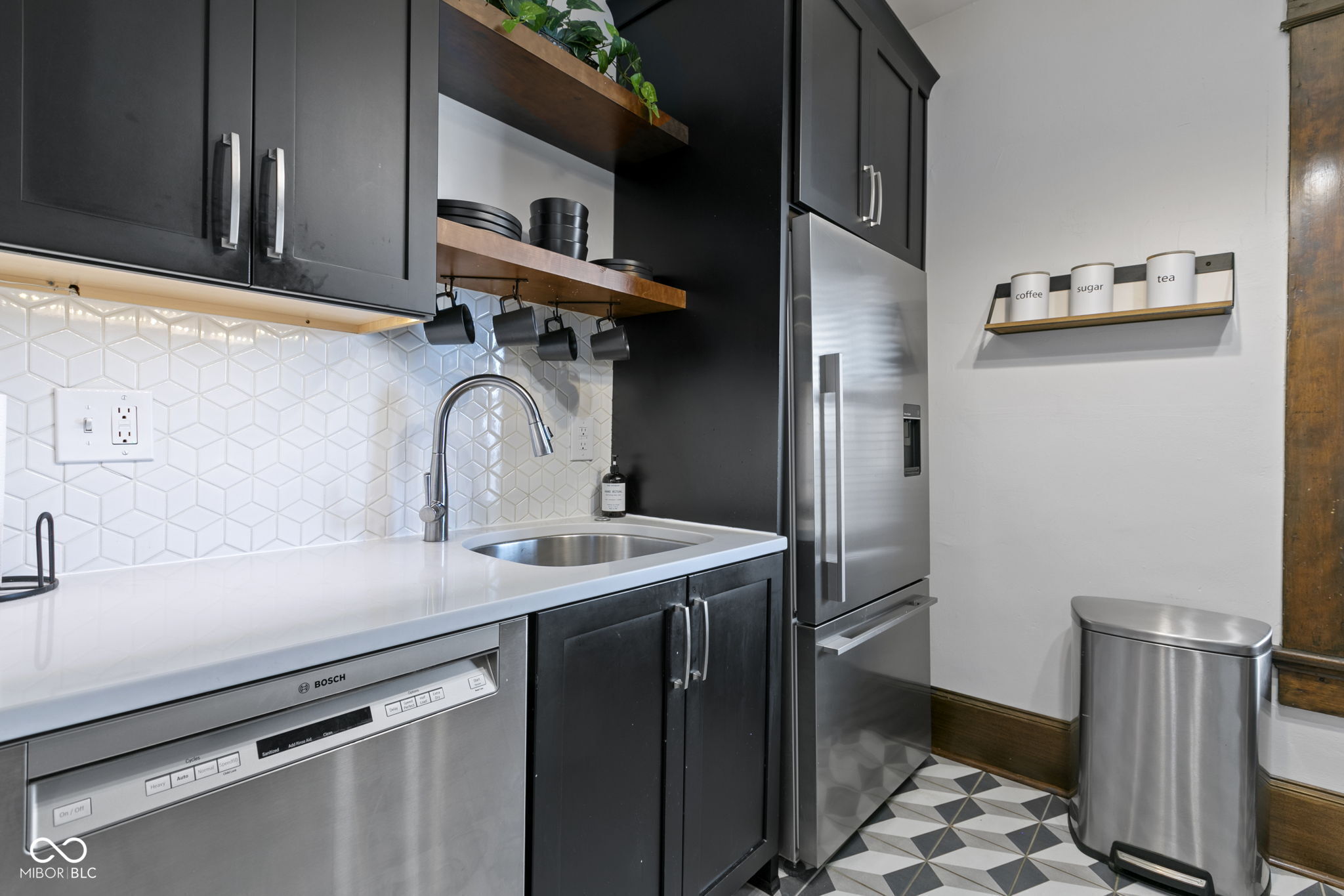 108 E Saint Clair Street Unit: E