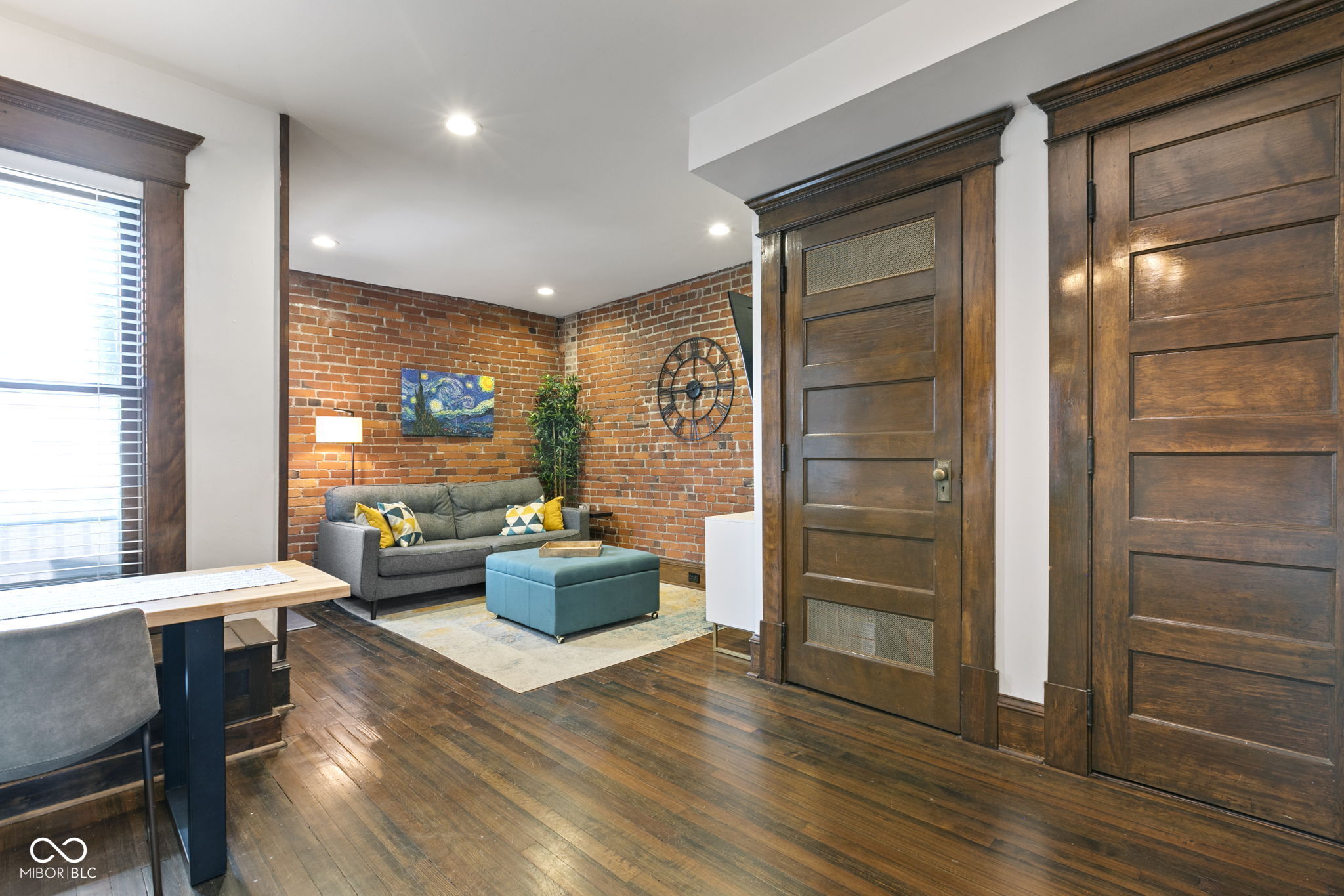 108 E Saint Clair Street Unit: E