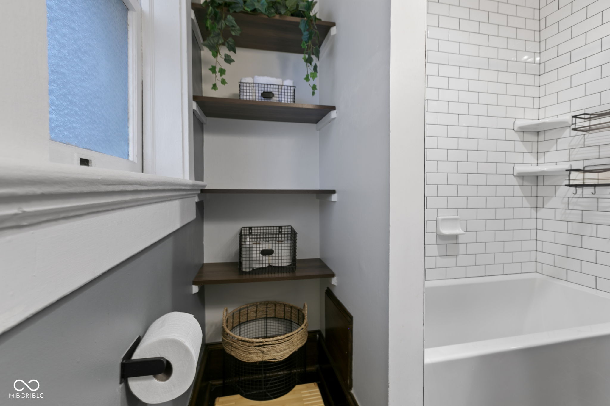 108 E Saint Clair Street Unit: E