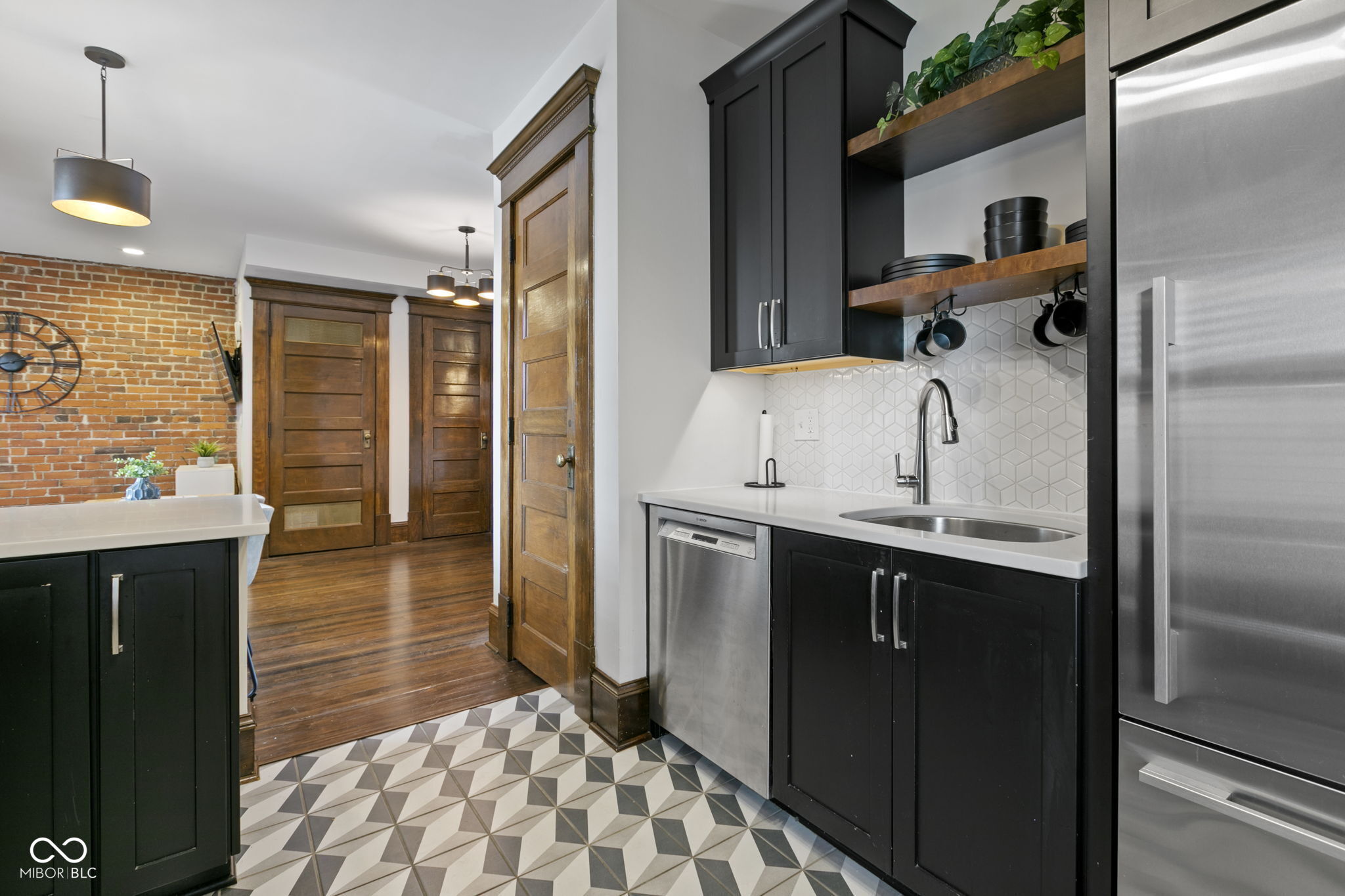 108 E Saint Clair Street Unit: E