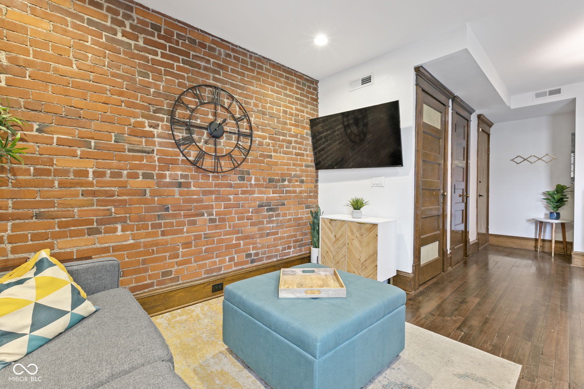 108 E Saint Clair Street Unit: E