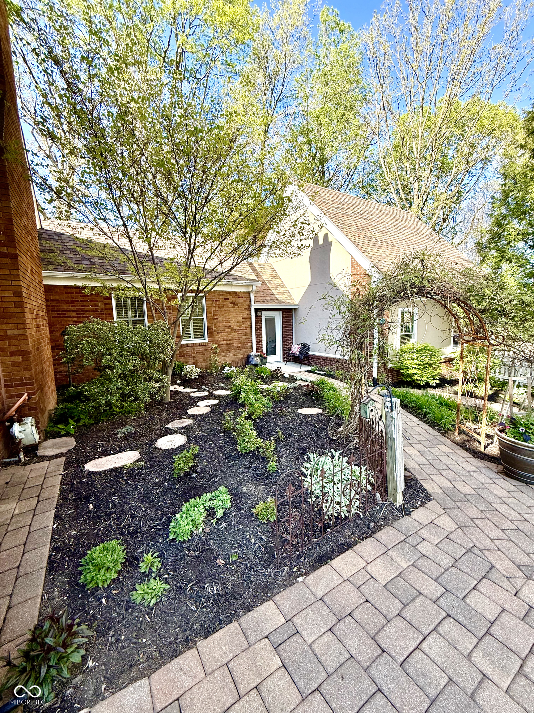 8744 W 86th Street