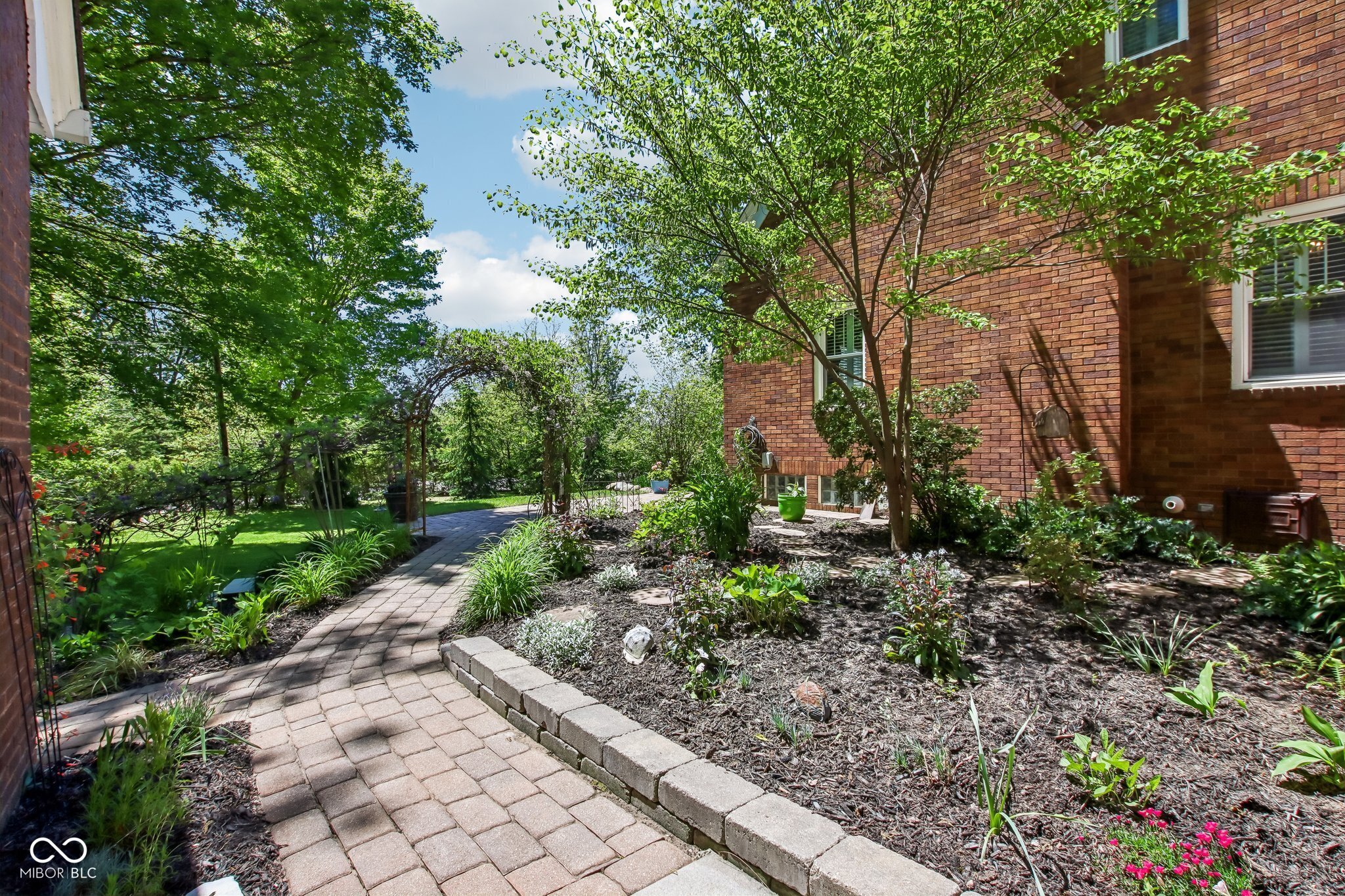 8744 W 86th Street