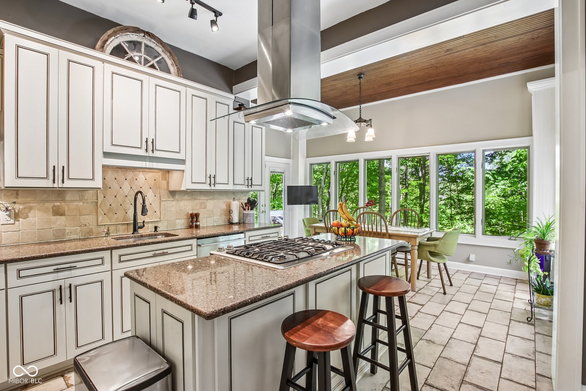 8744 W 86th Street