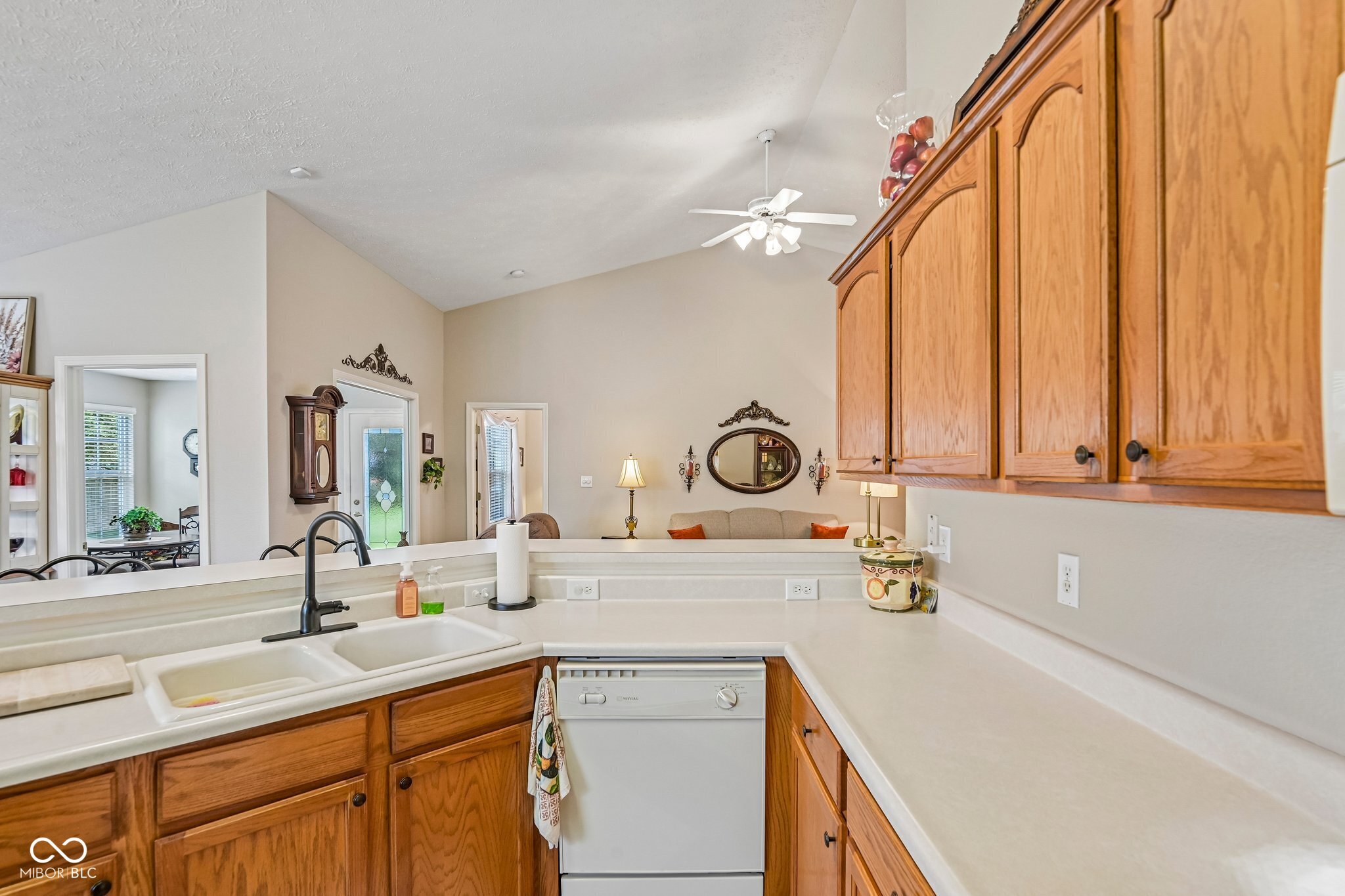 6912 Trophy Lane
