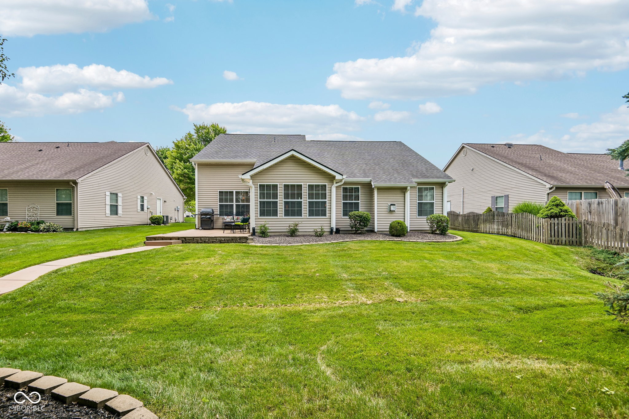 6912 Trophy Lane