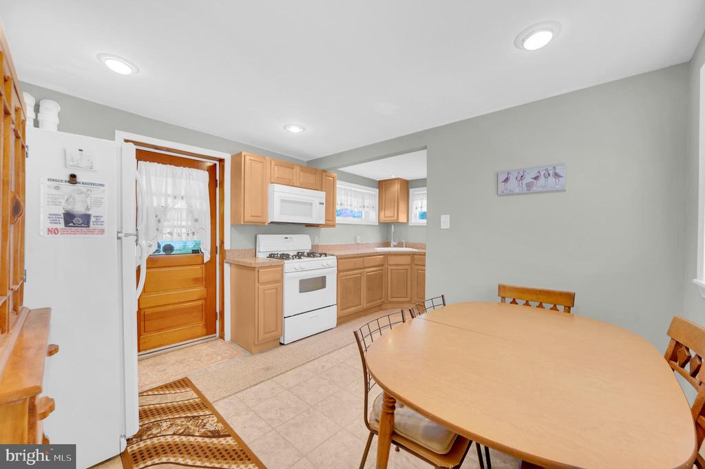 201 W 21st St