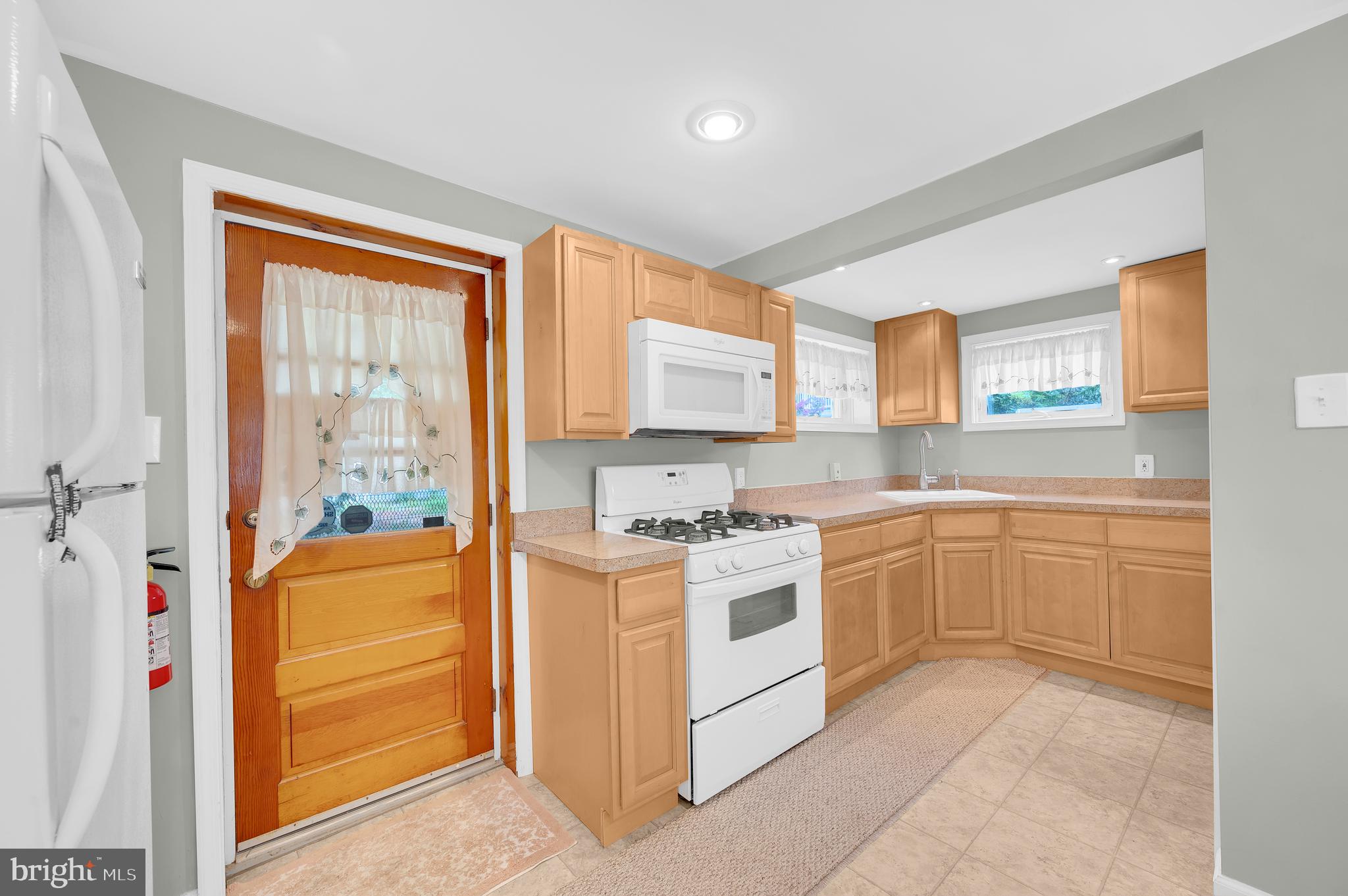 201 W 21st St