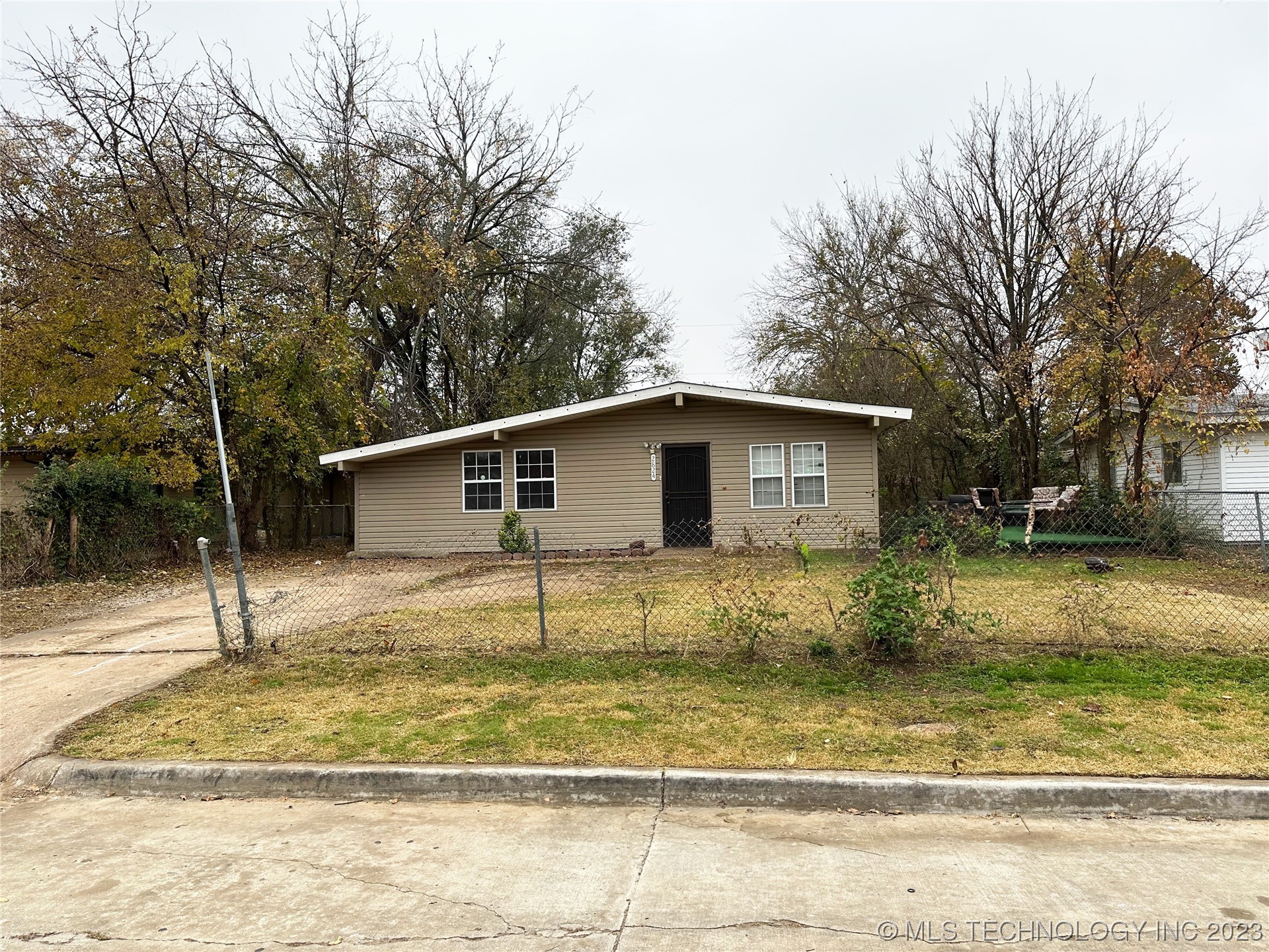 2824 E 44th Street North
