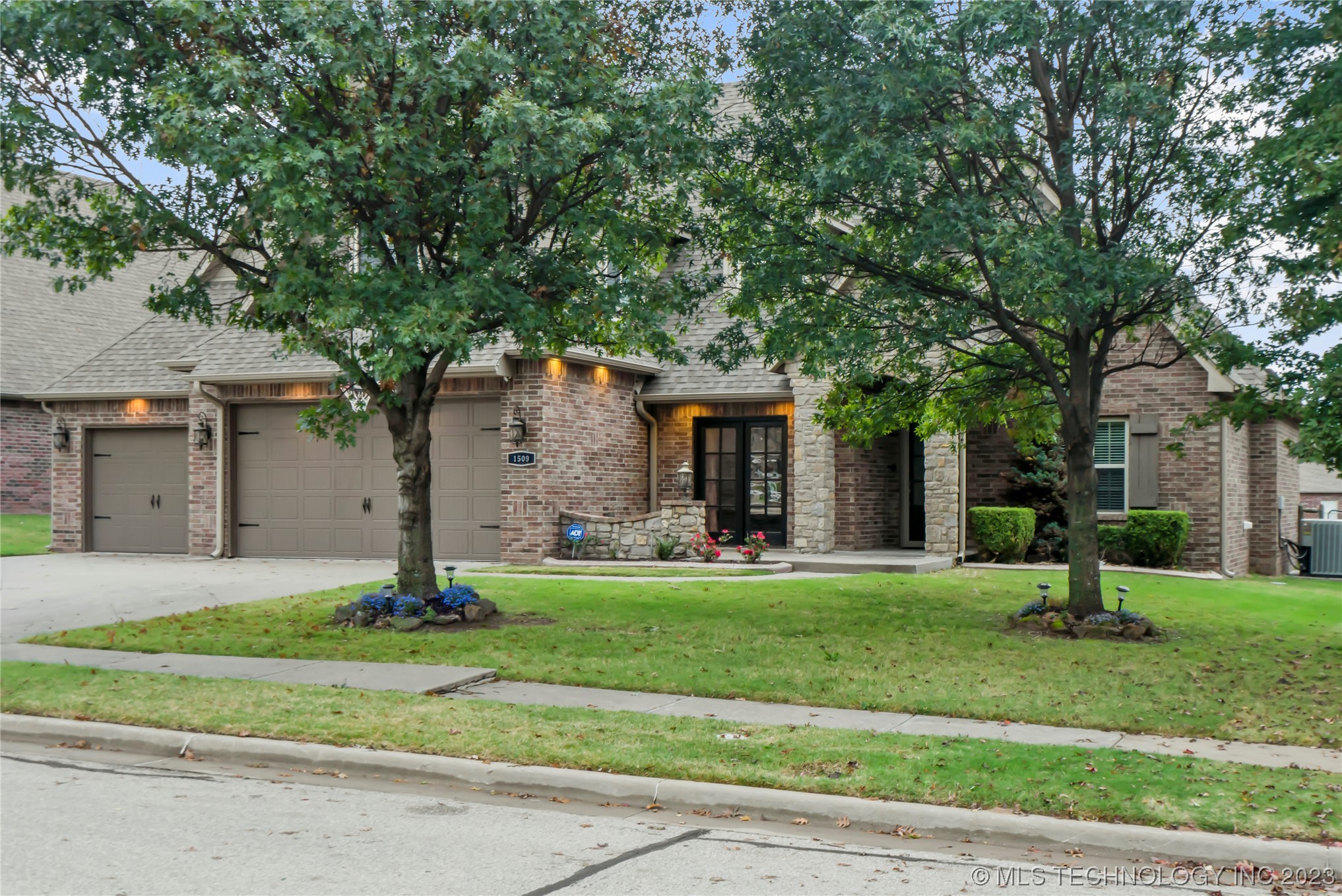 1509 W Ulysses Street