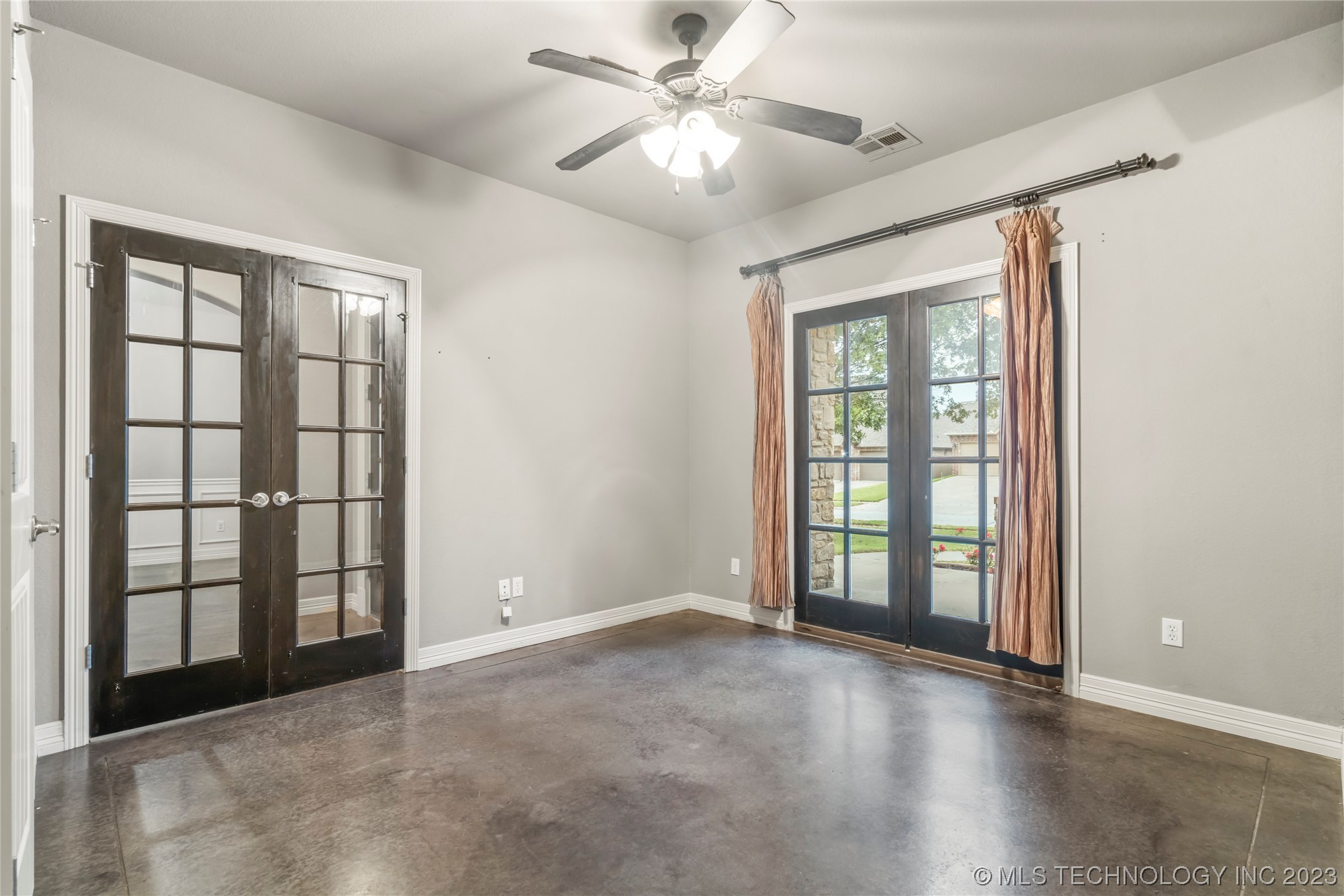 1509 W Ulysses Street