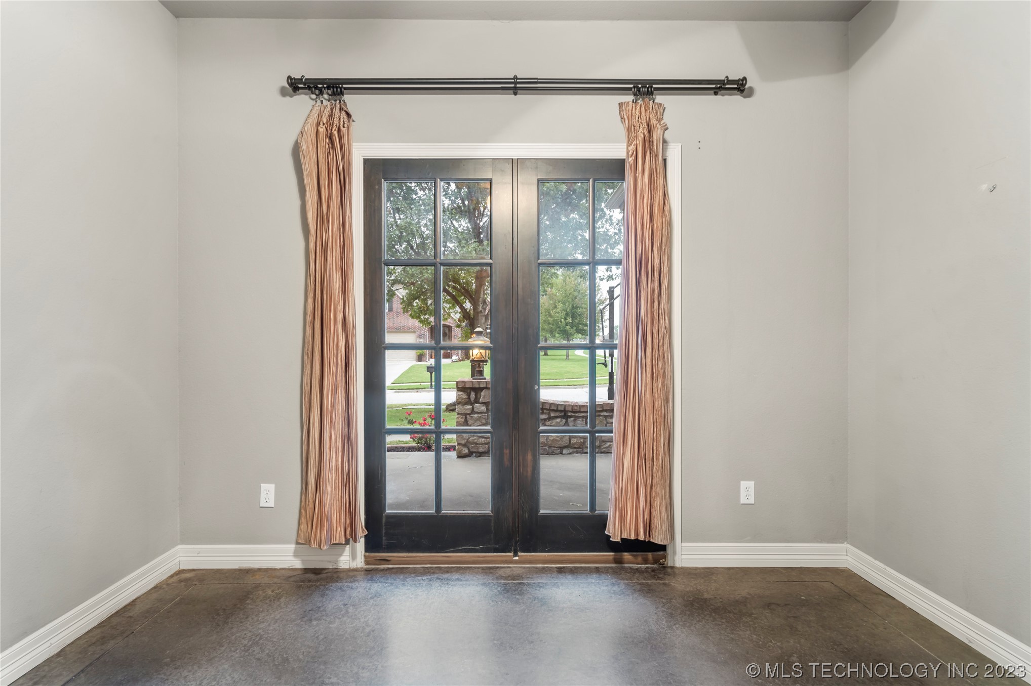 1509 W Ulysses Street