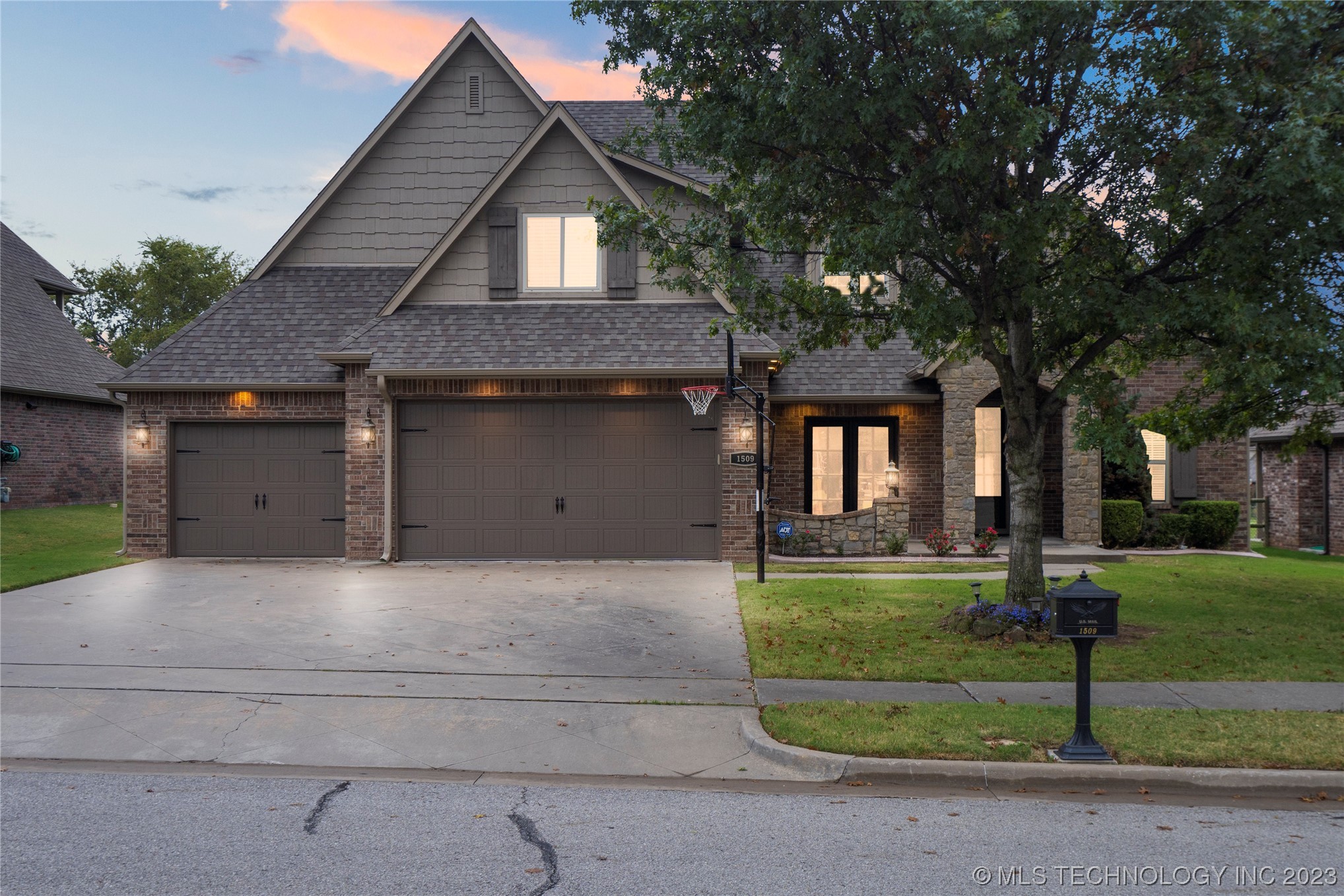 1509 W Ulysses Street