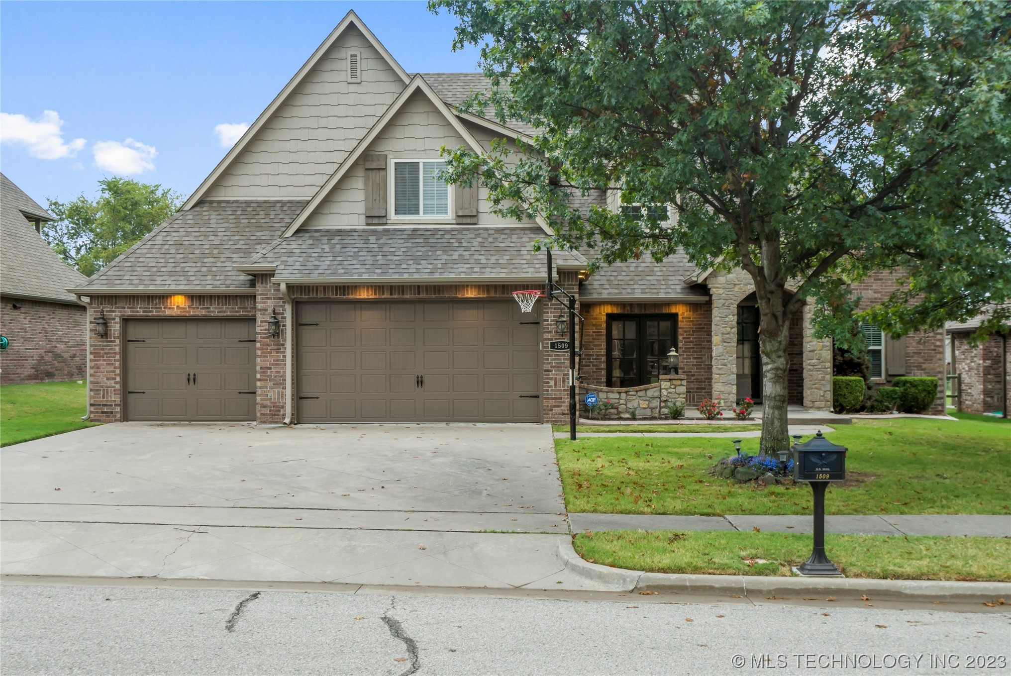 1509 W Ulysses Street