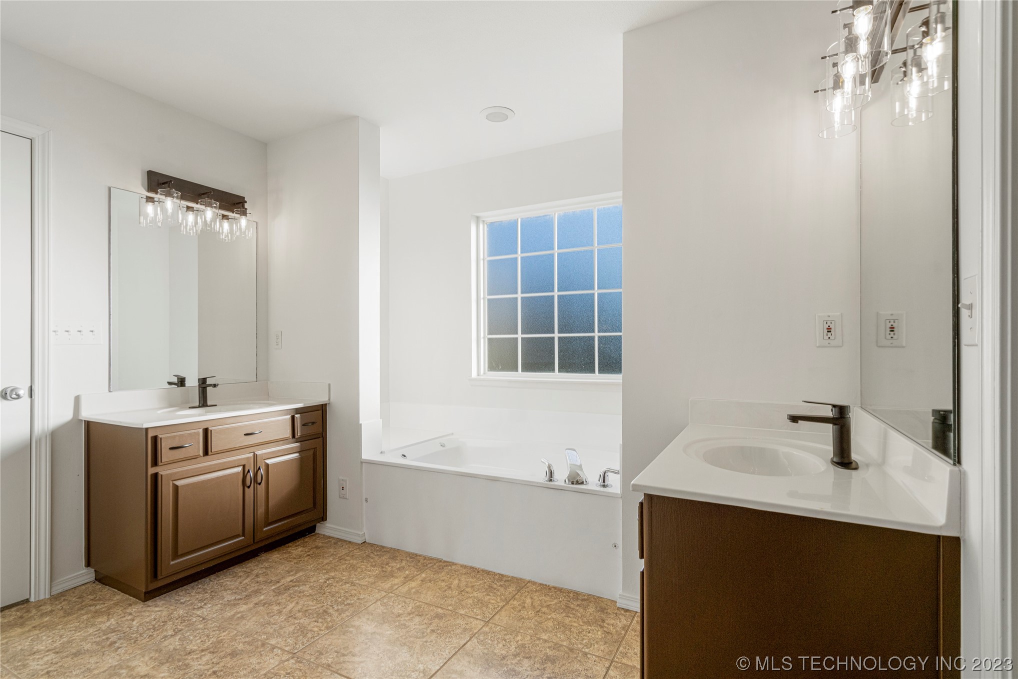 1202 W 118th Street S
