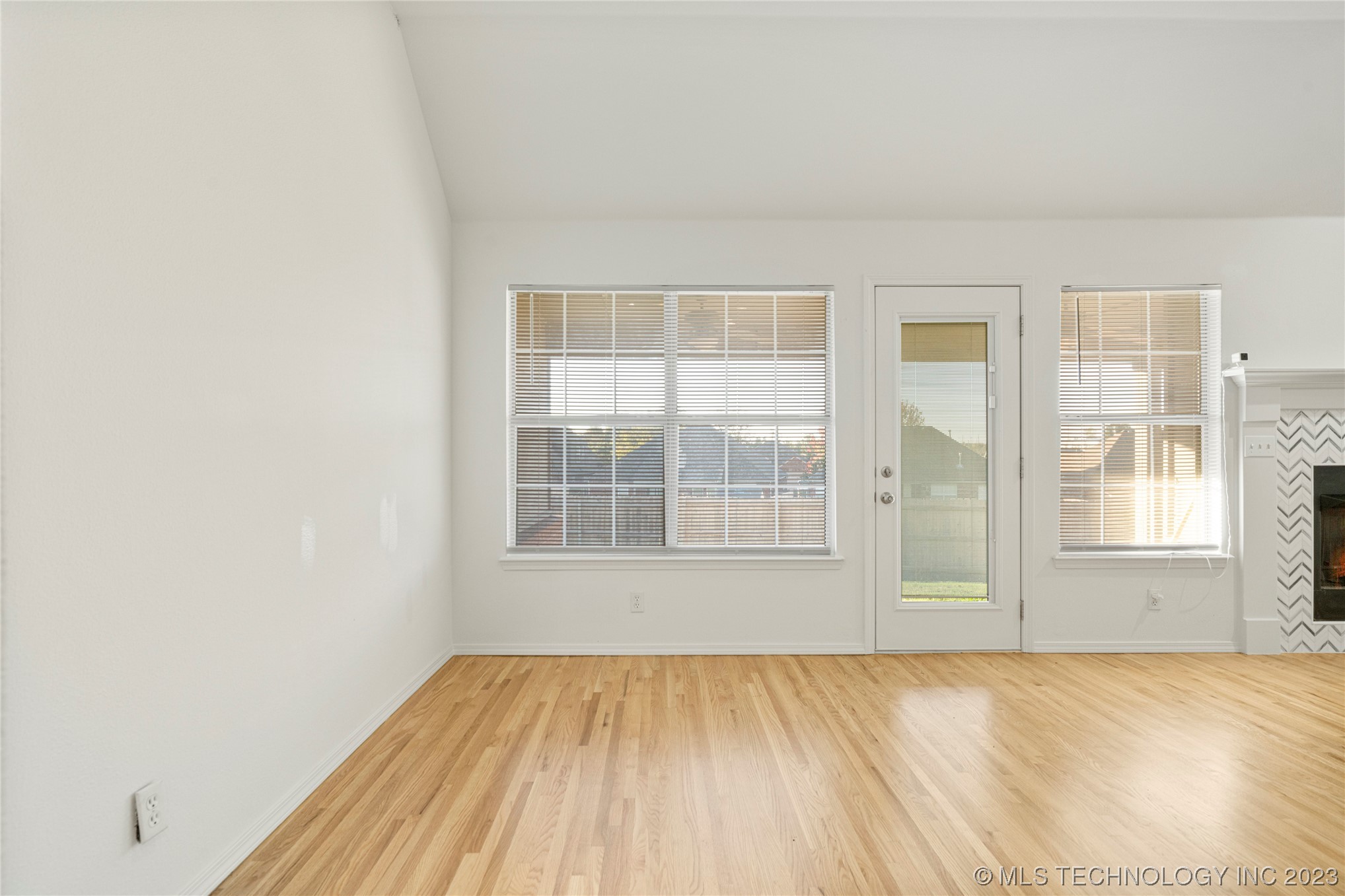 1202 W 118th Street S