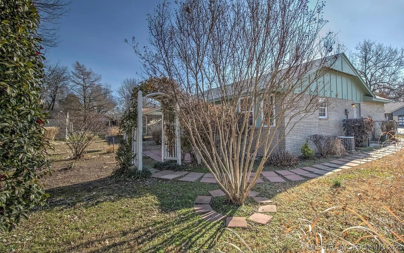 1120 W Chambers Court