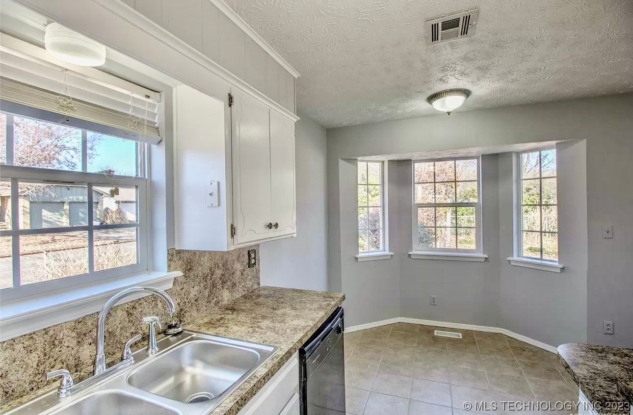 1120 W Chambers Court