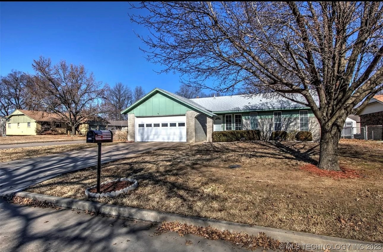 1120 W Chambers Court