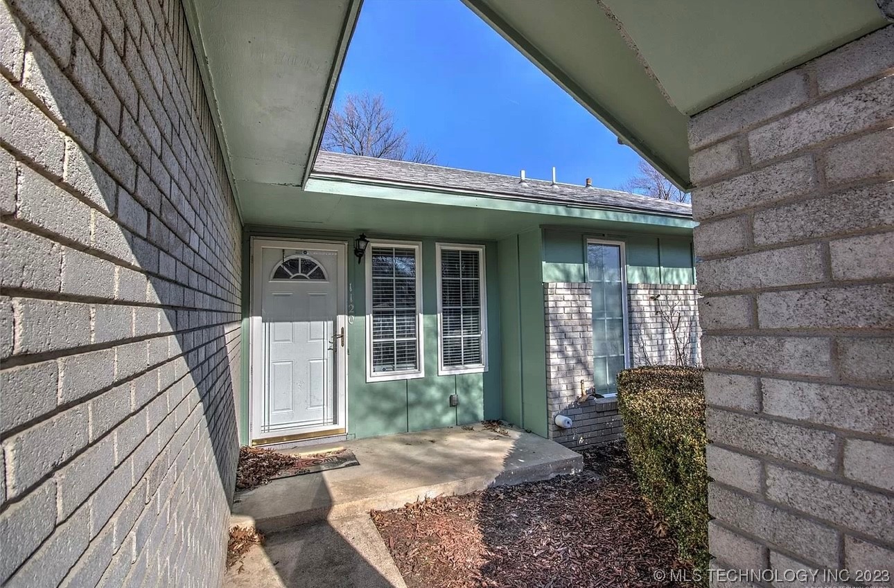 1120 W Chambers Court