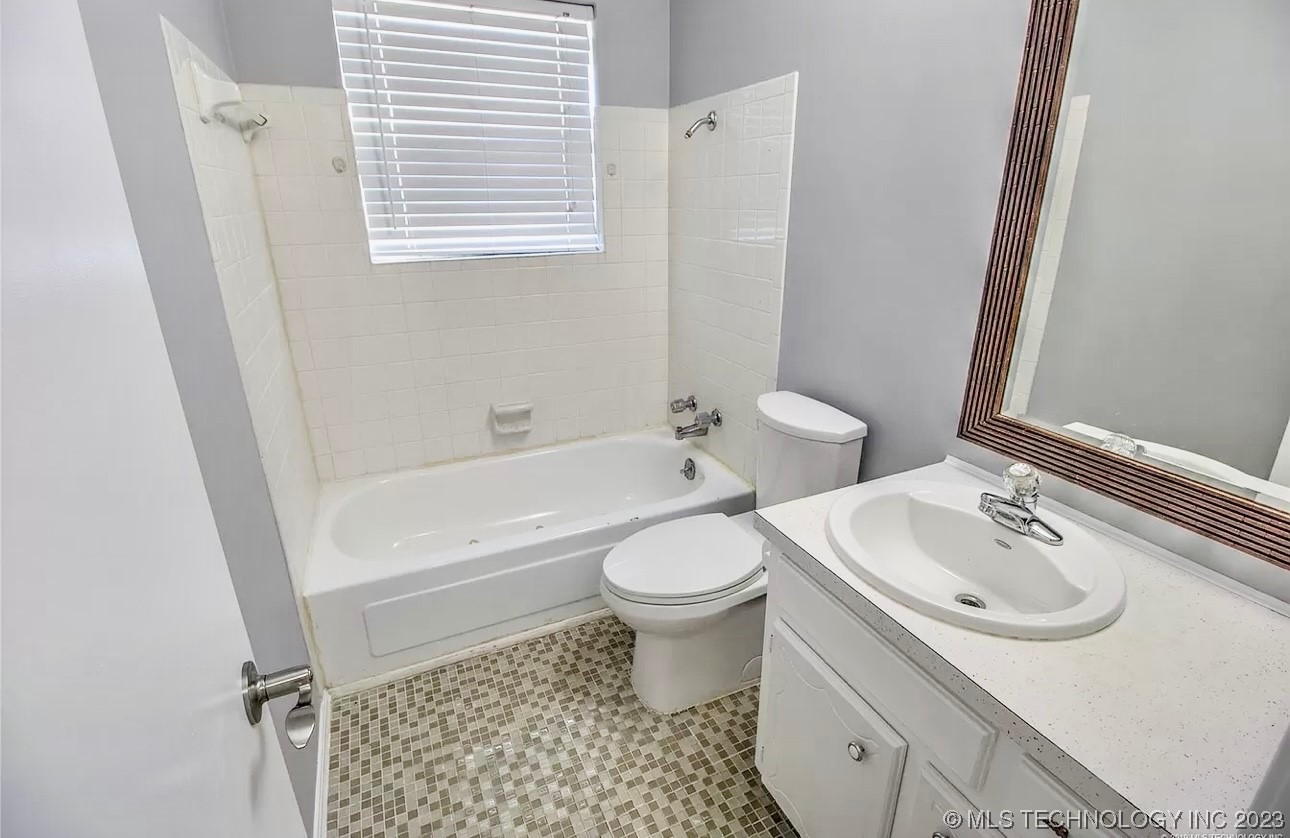 1120 W Chambers Court