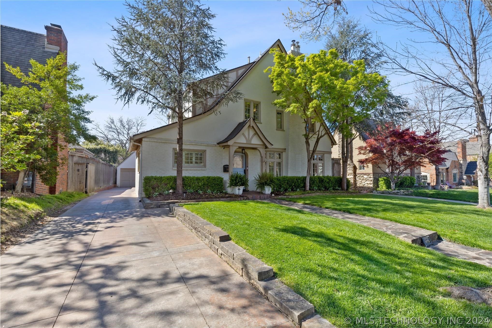 1232 E 28th Street