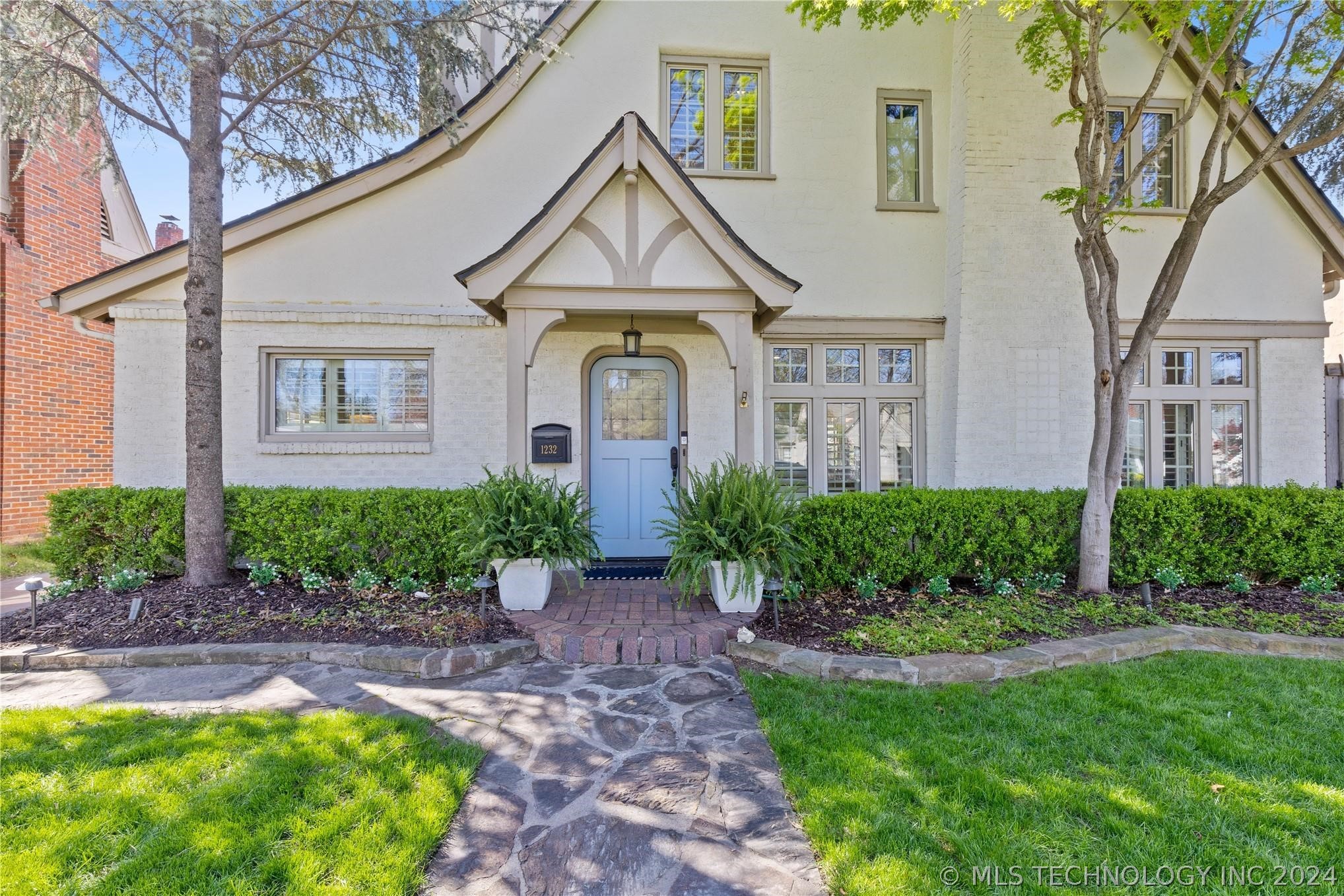1232 E 28th Street
