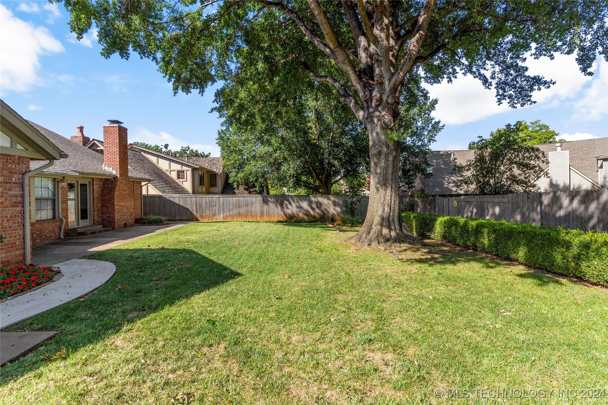 3415 E 87th Place