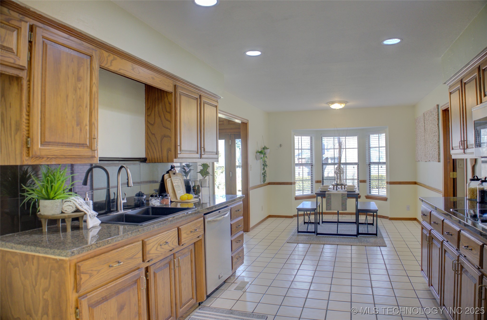 3415 E 87th Place