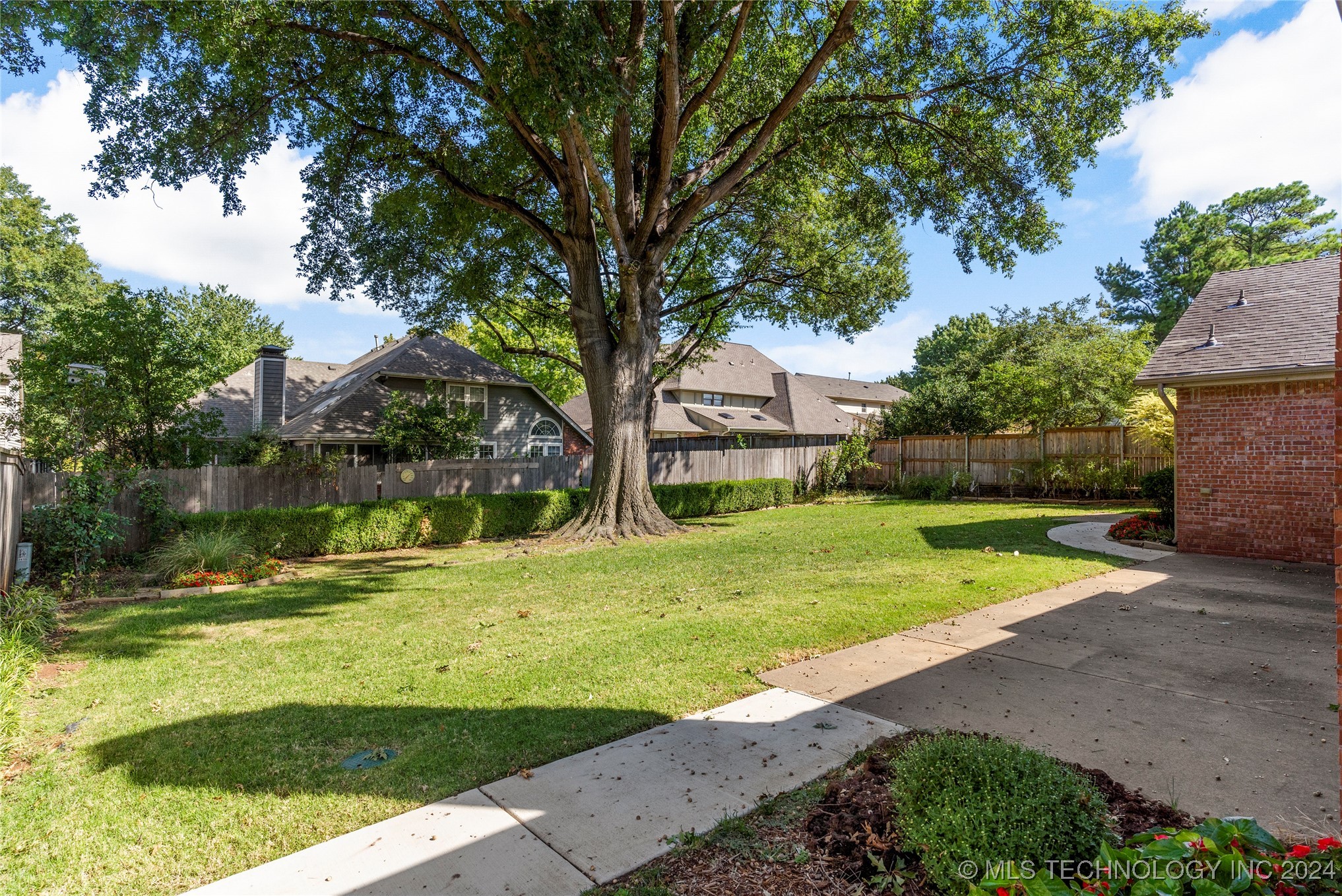 3415 E 87th Place