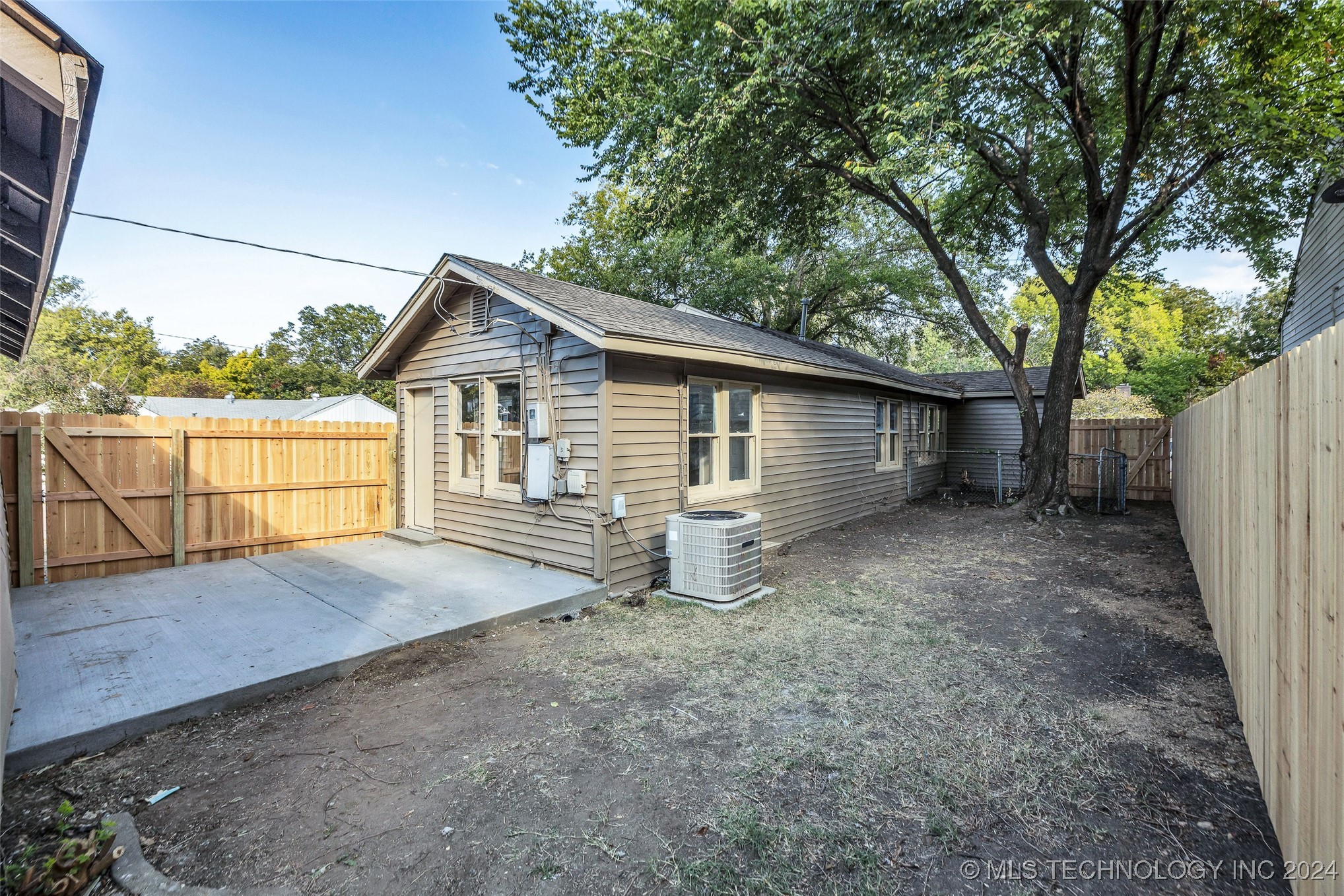 4702 E 4th Place