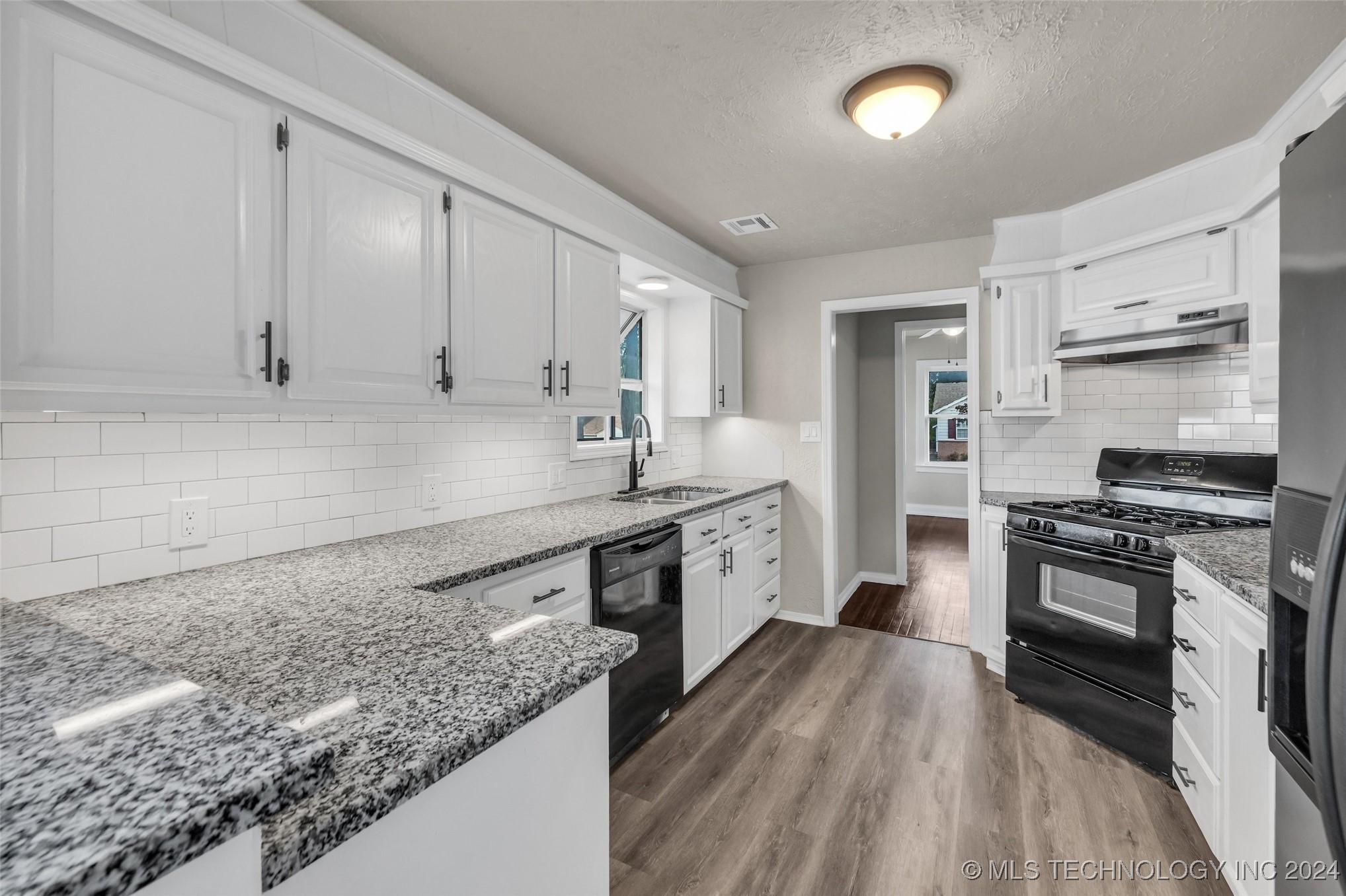 4702 E 4th Place