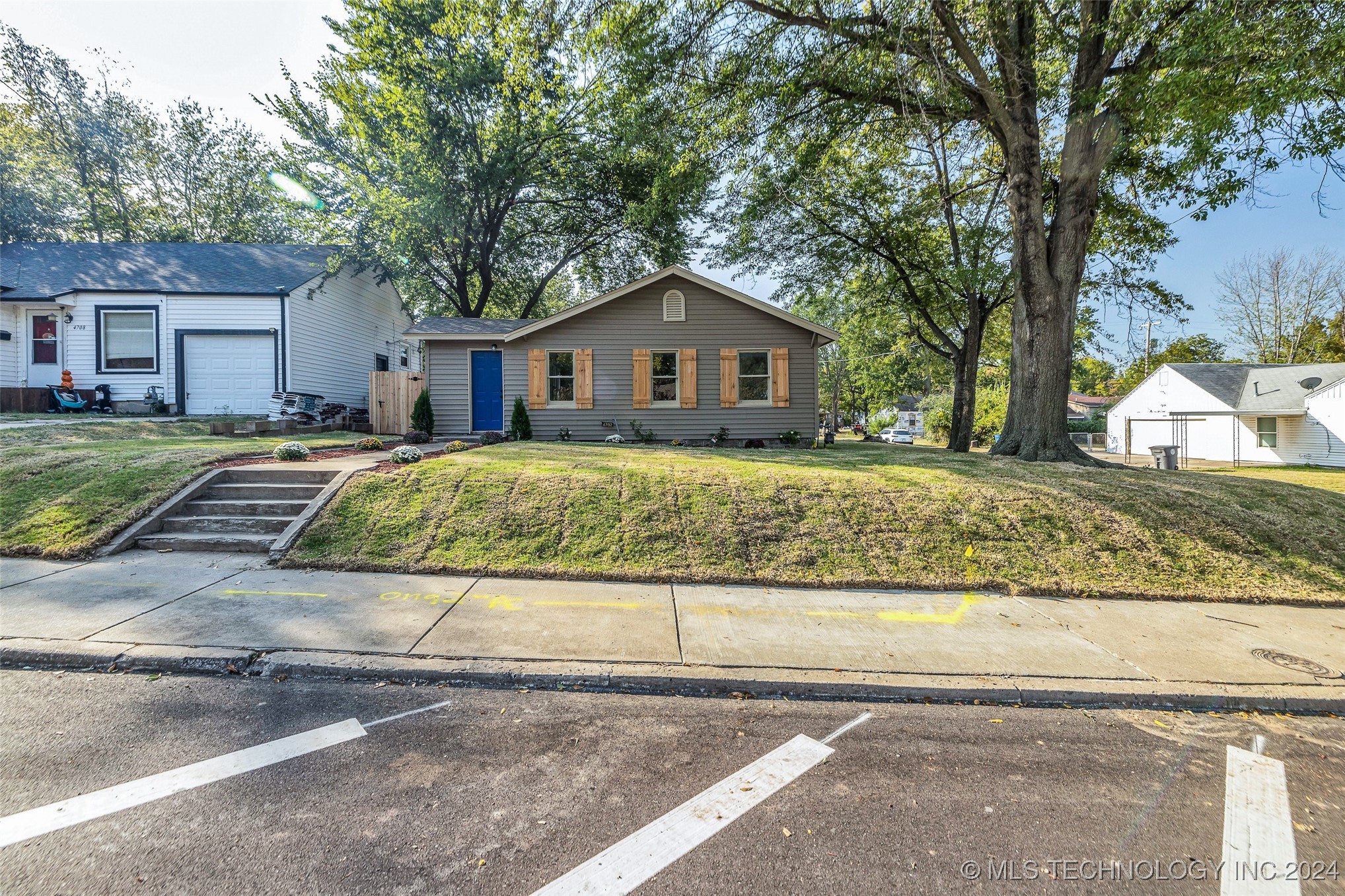 4702 E 4th Place