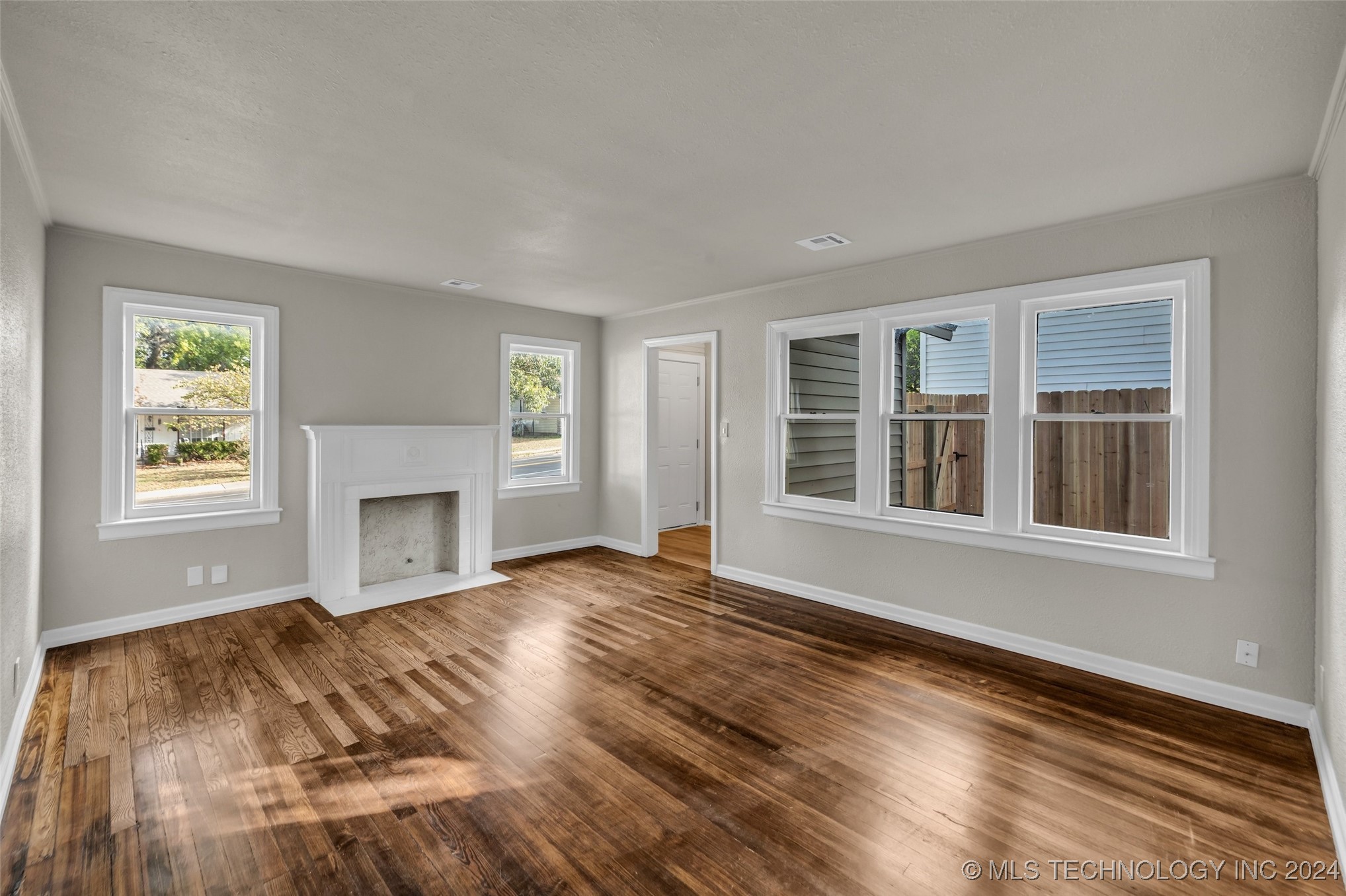 4702 E 4th Place