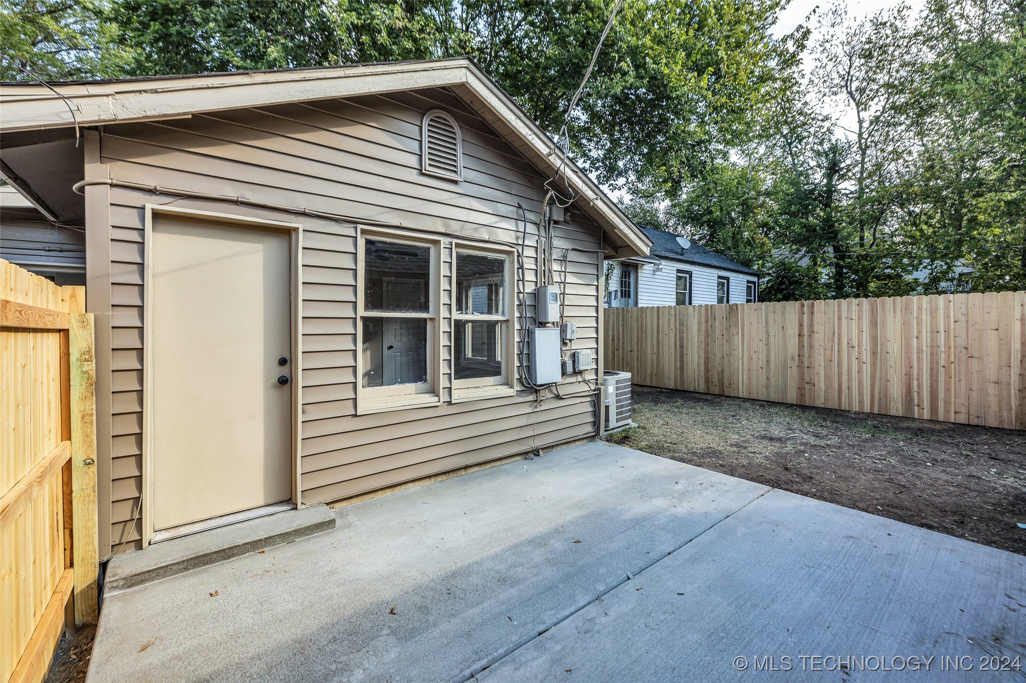 4702 E 4th Place