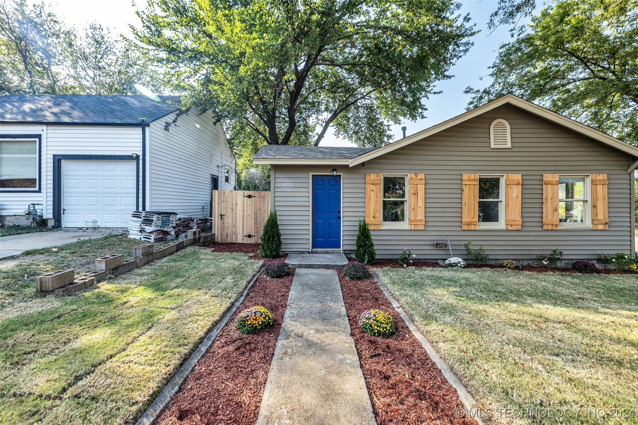 4702 E 4th Place