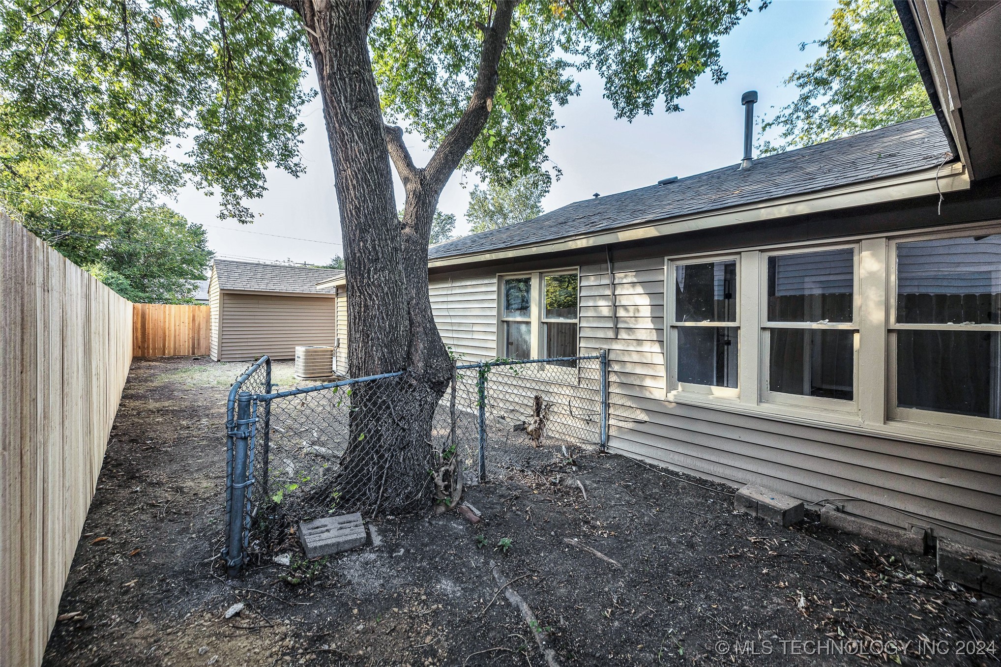4702 E 4th Place