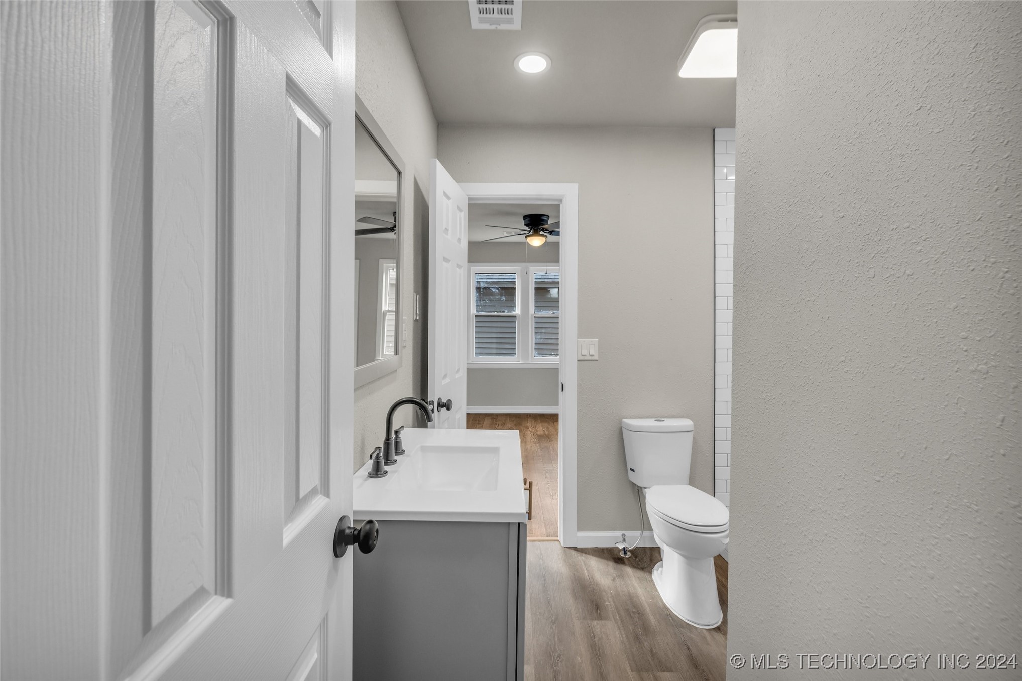 4702 E 4th Place