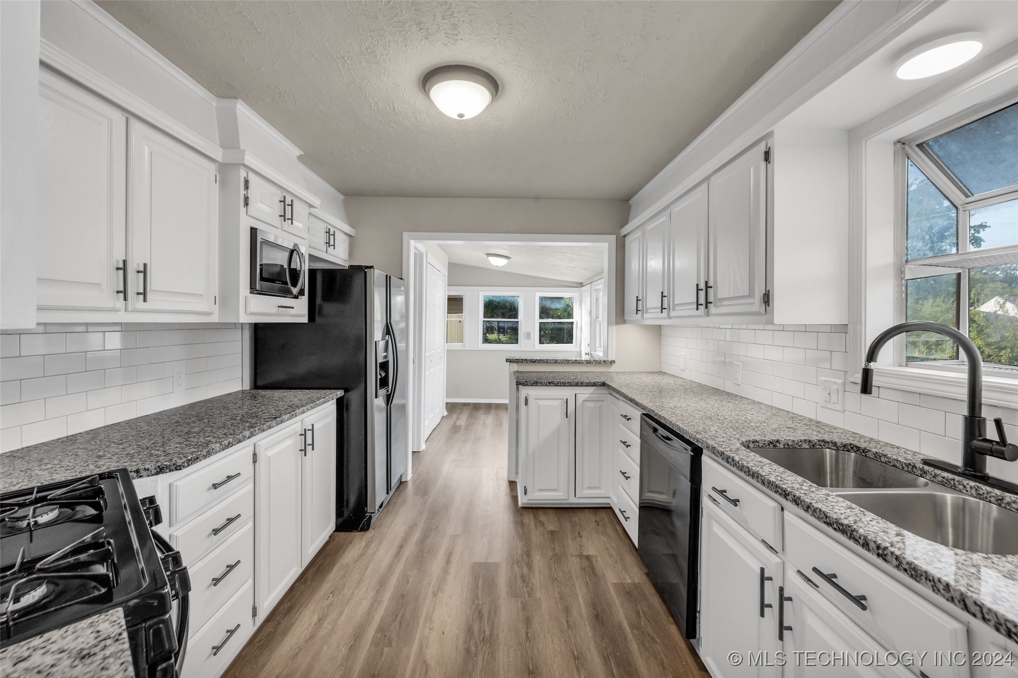 4702 E 4th Place