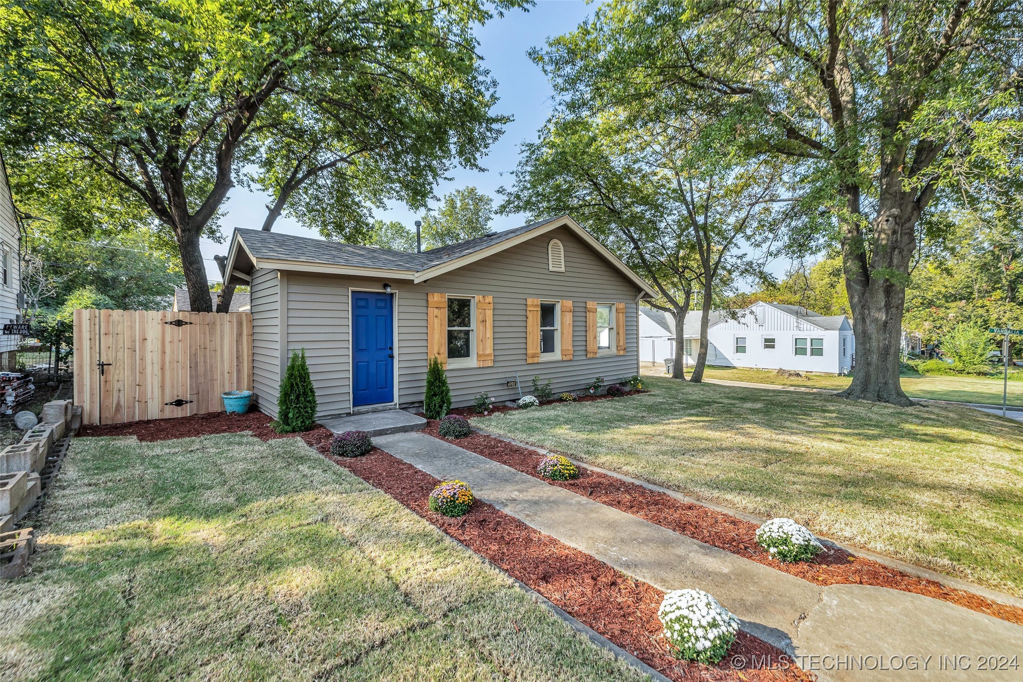 4702 E 4th Place