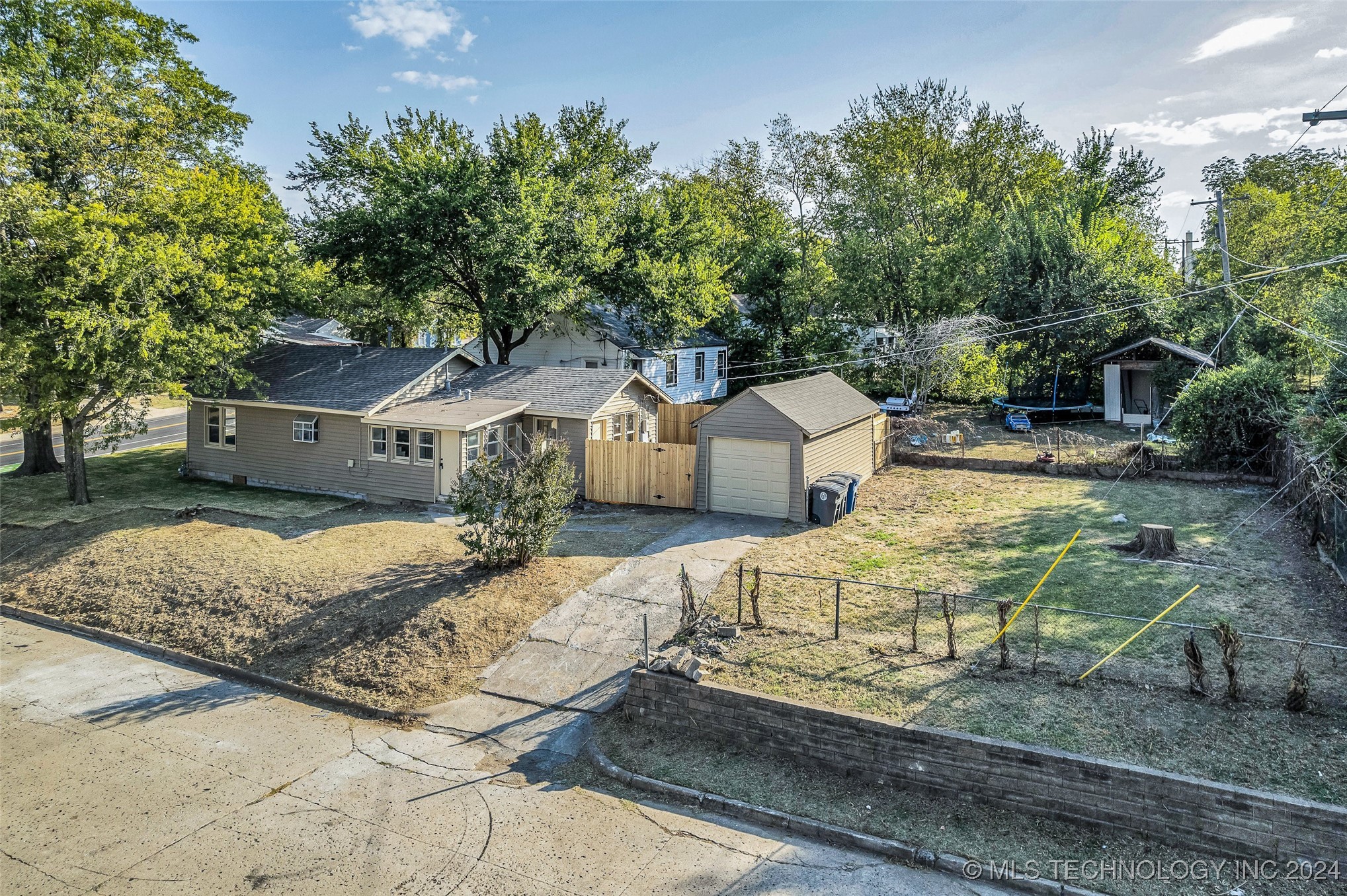 4702 E 4th Place