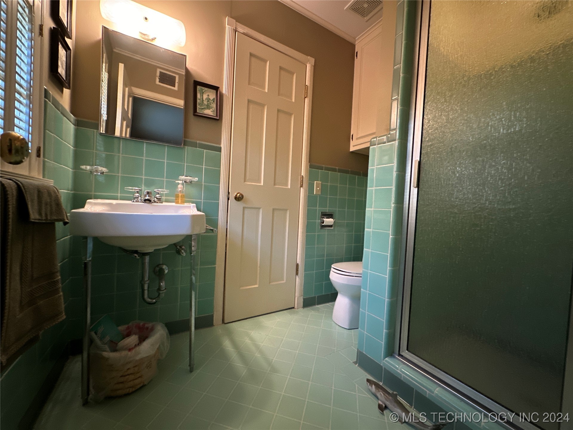 2711 E 26th Place