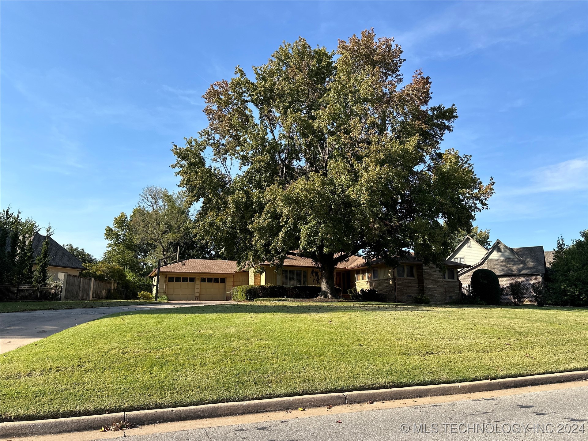 2711 E 26th Place
