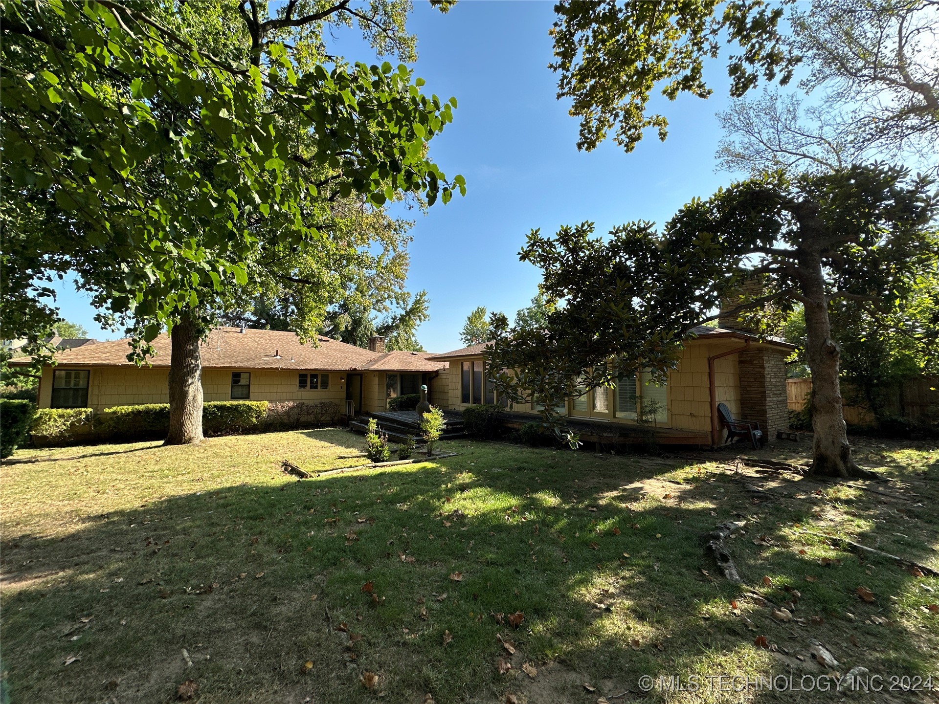 2711 E 26th Place